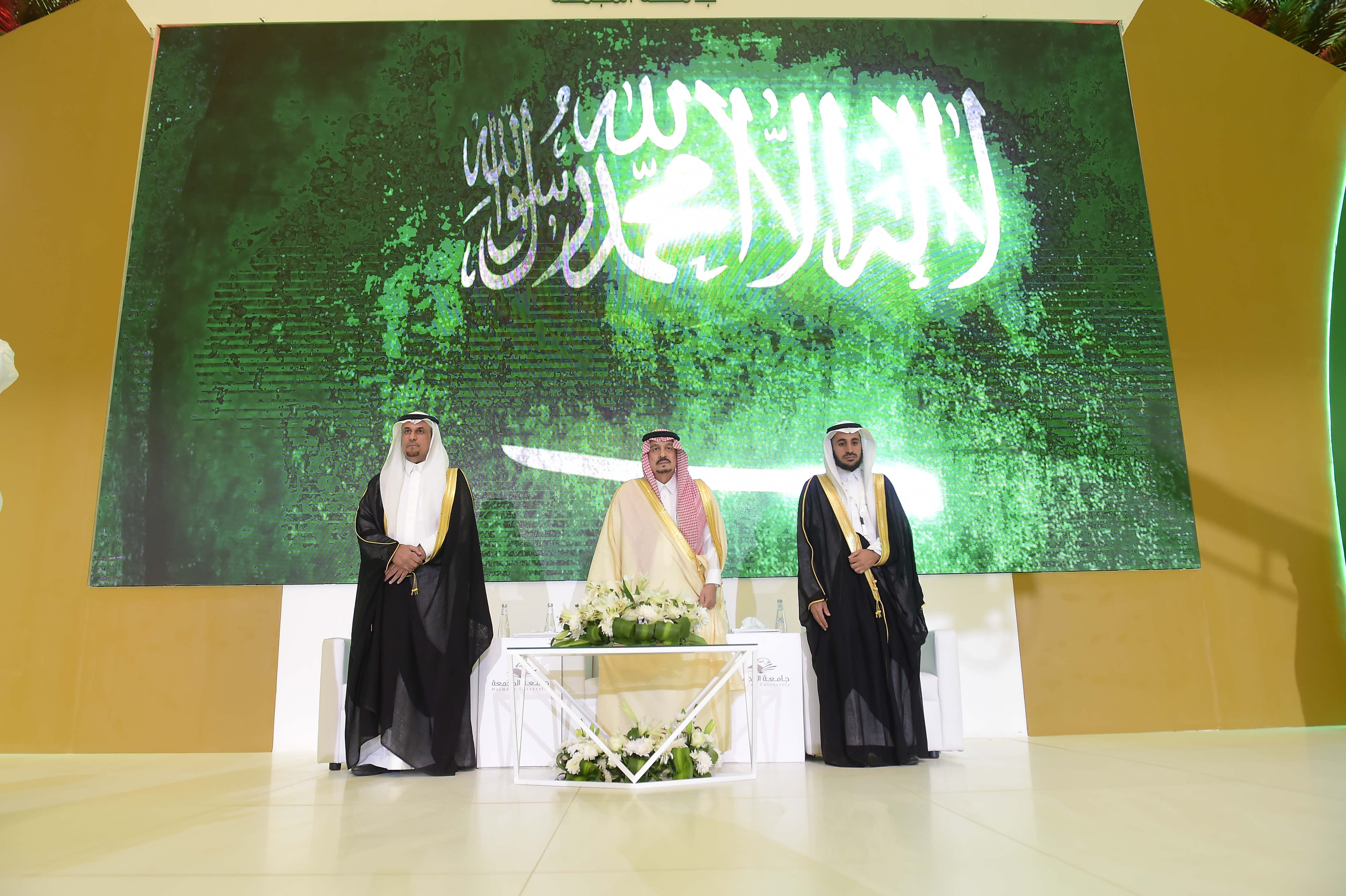 الجامعة تحتفل بتخريج الدفعة العاشرة من طلابها برعاية سمو أمي…