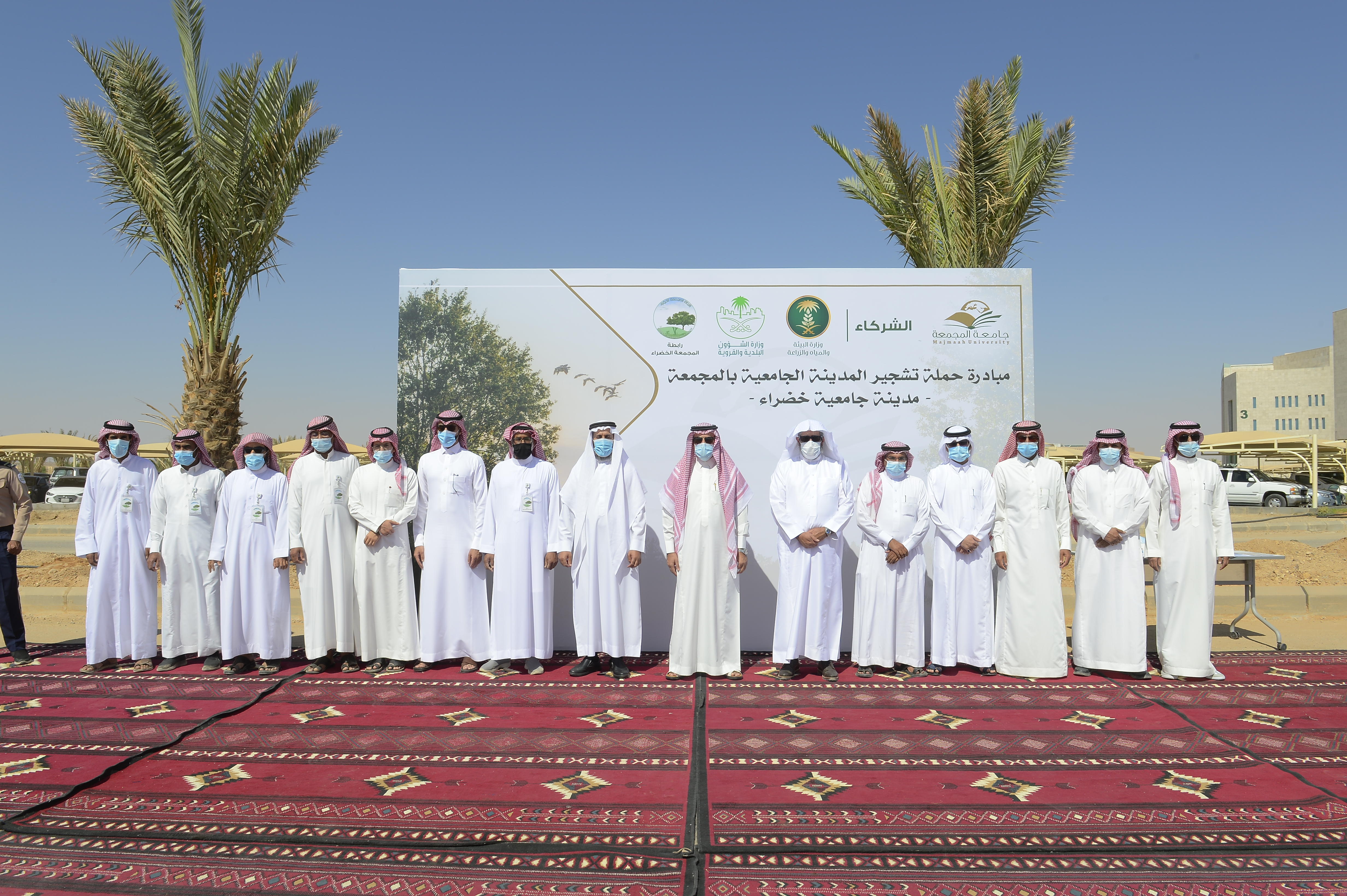 الجامعة تطلق مبادرة حملة تشجير المدينة الجامعية تحت مسمى ( م…