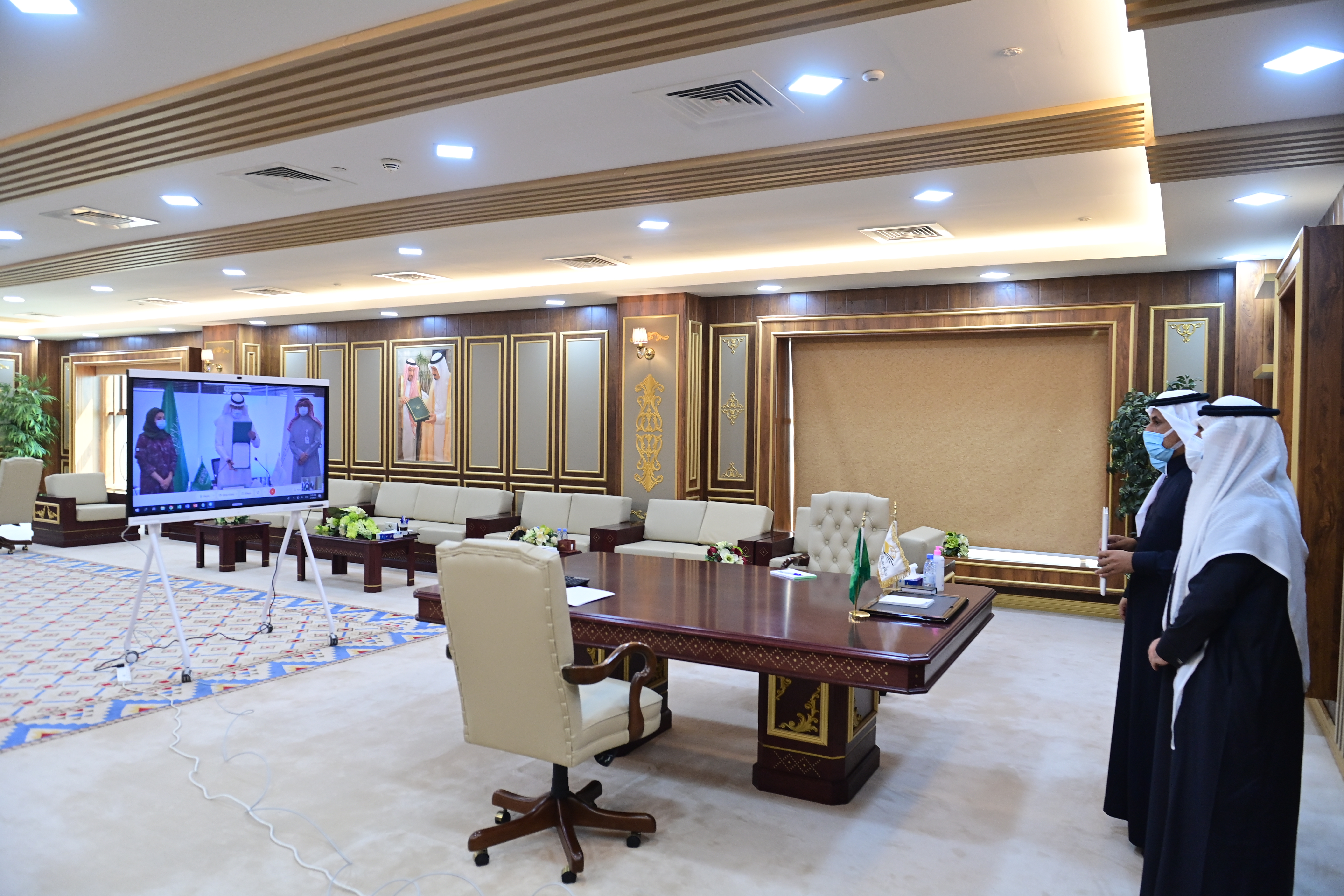 الجامعة توقع مع الهيئة السعودية للملكية الفكرية اتفاقية انضم…