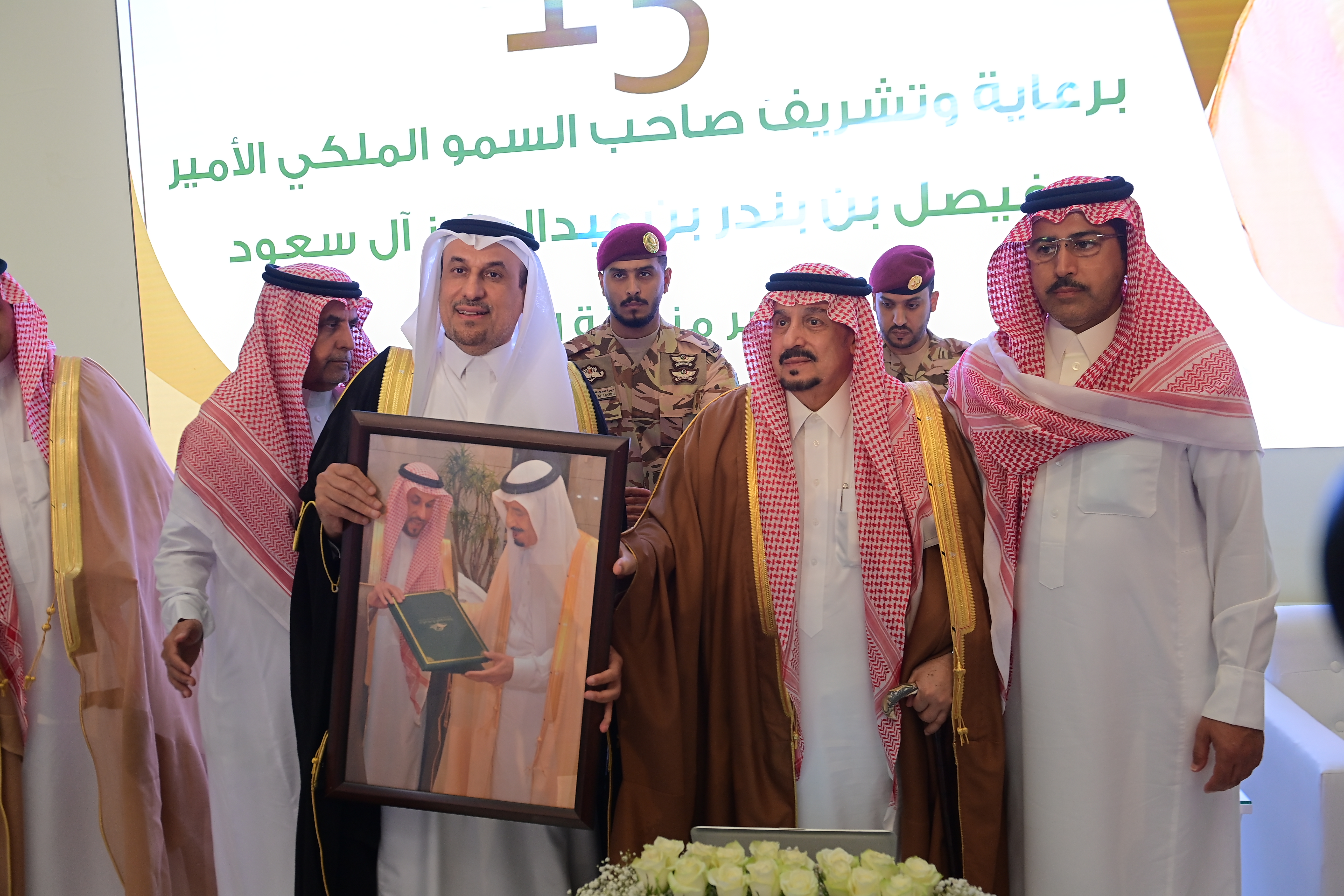 الجامعة تكرم رئيسها السابق معالي الدكتور خالد بن سعد المقرن…