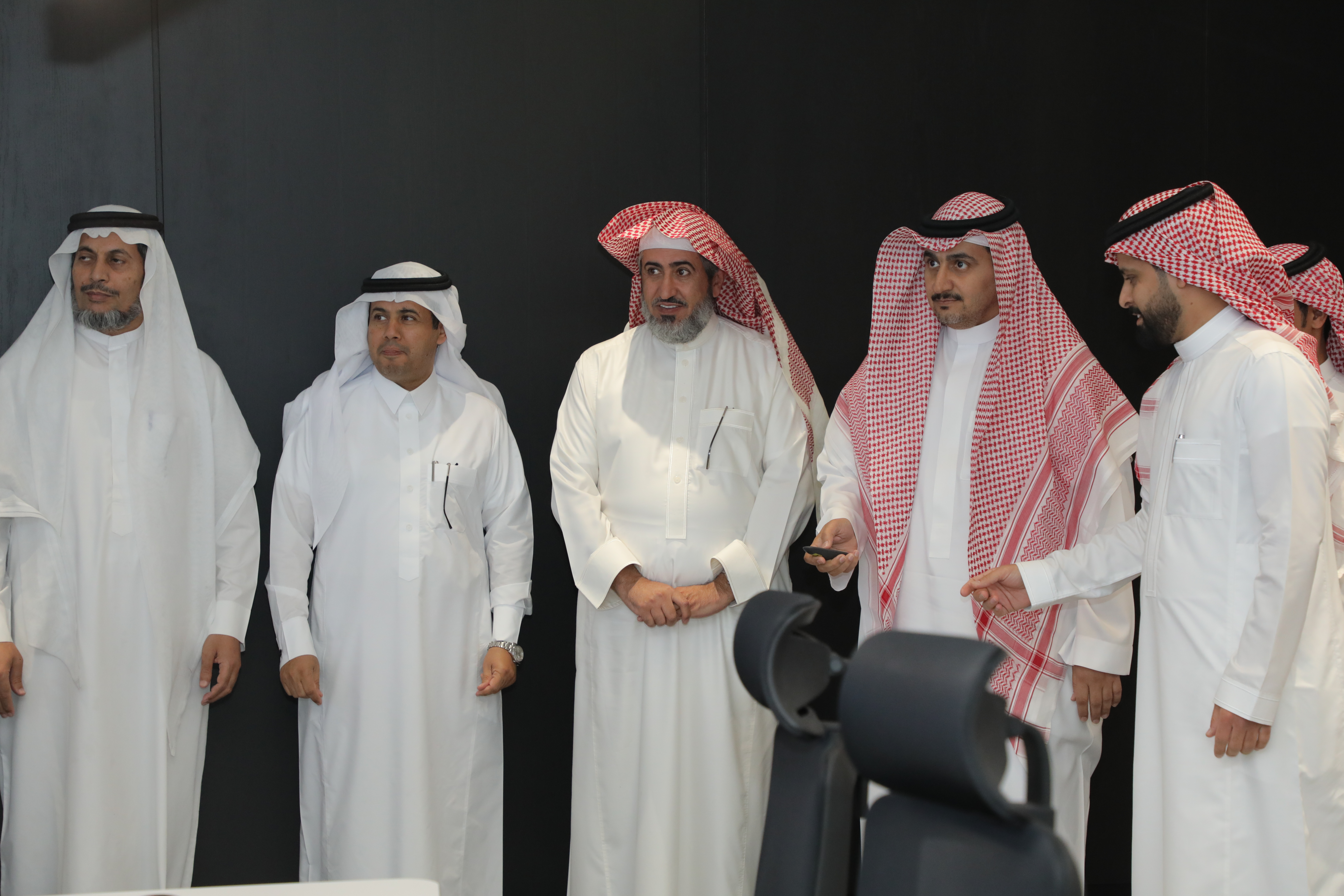 سعادة رئيس الجامعة يدشن مركز جامعة المجمعة لإدارة التحكم بال…