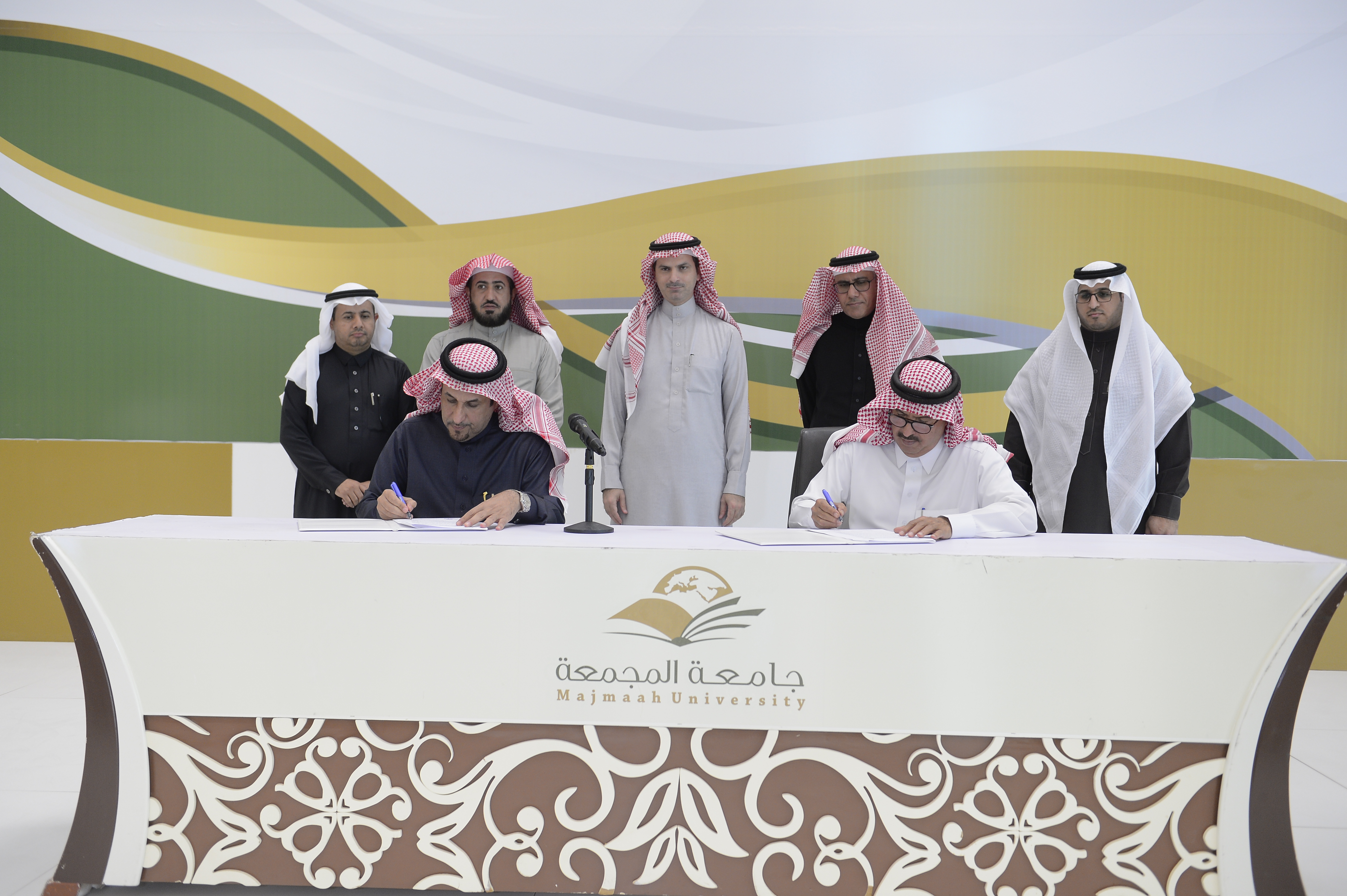 مدير جامعة الحدود الشمالية يزورالجامعة ويوقع اتفاقية تعاون