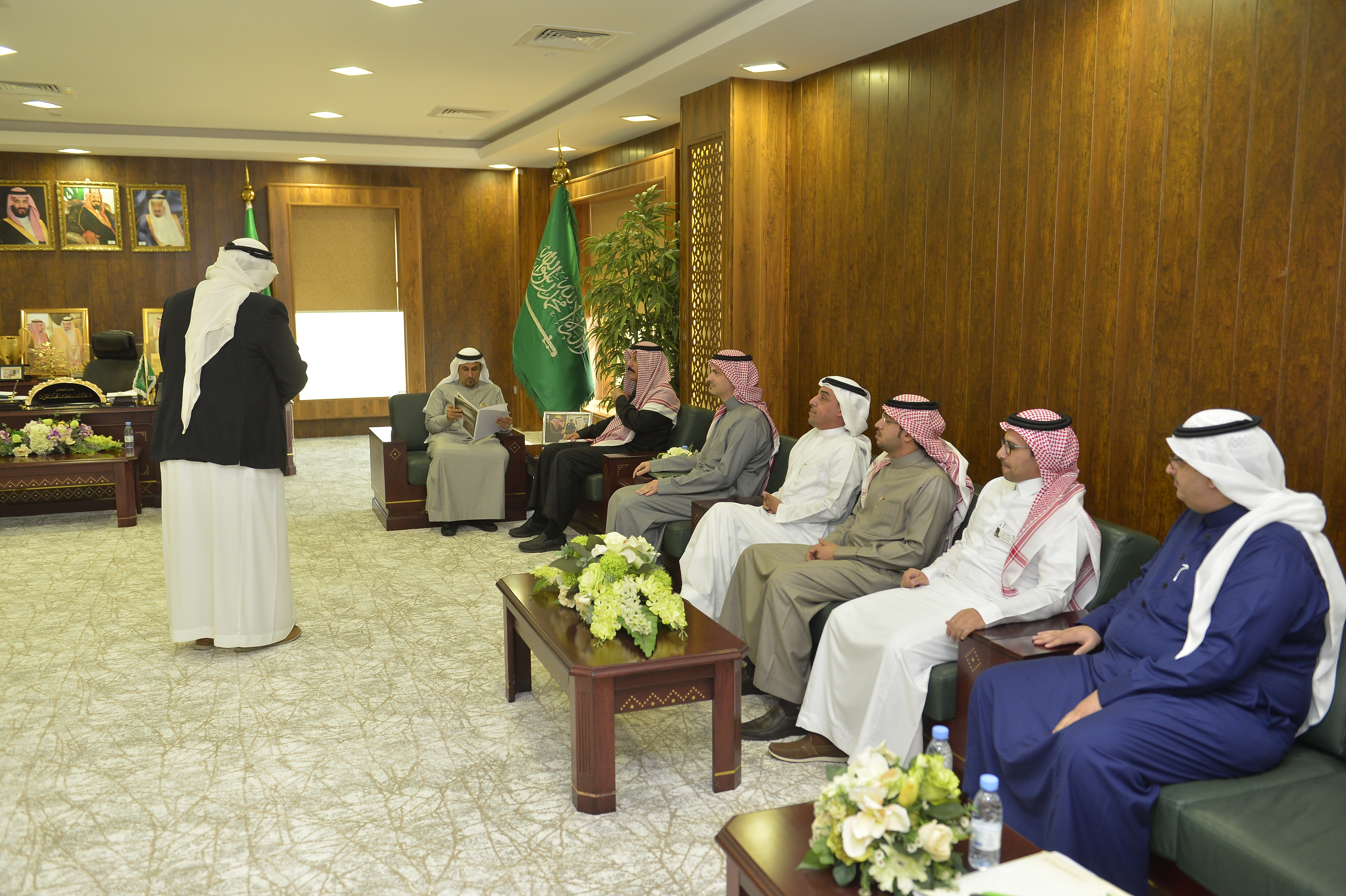 فريق بحثي من الجامعة يحصل على براءة اختراع في علاج مرض الزها…