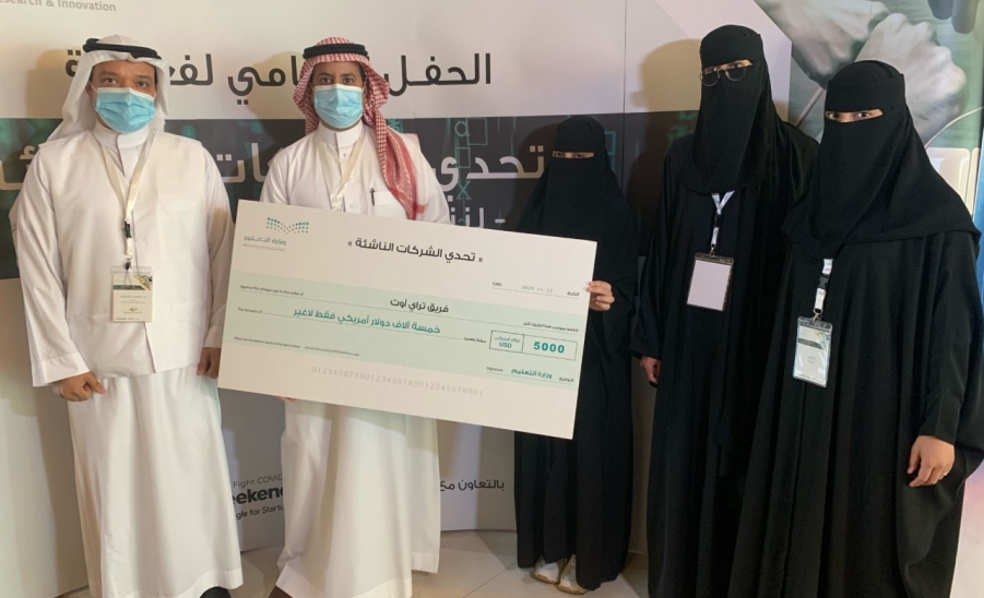نائب وزير التعليم للجامعات والبحث والابتكار يكرم فريق جامعة…