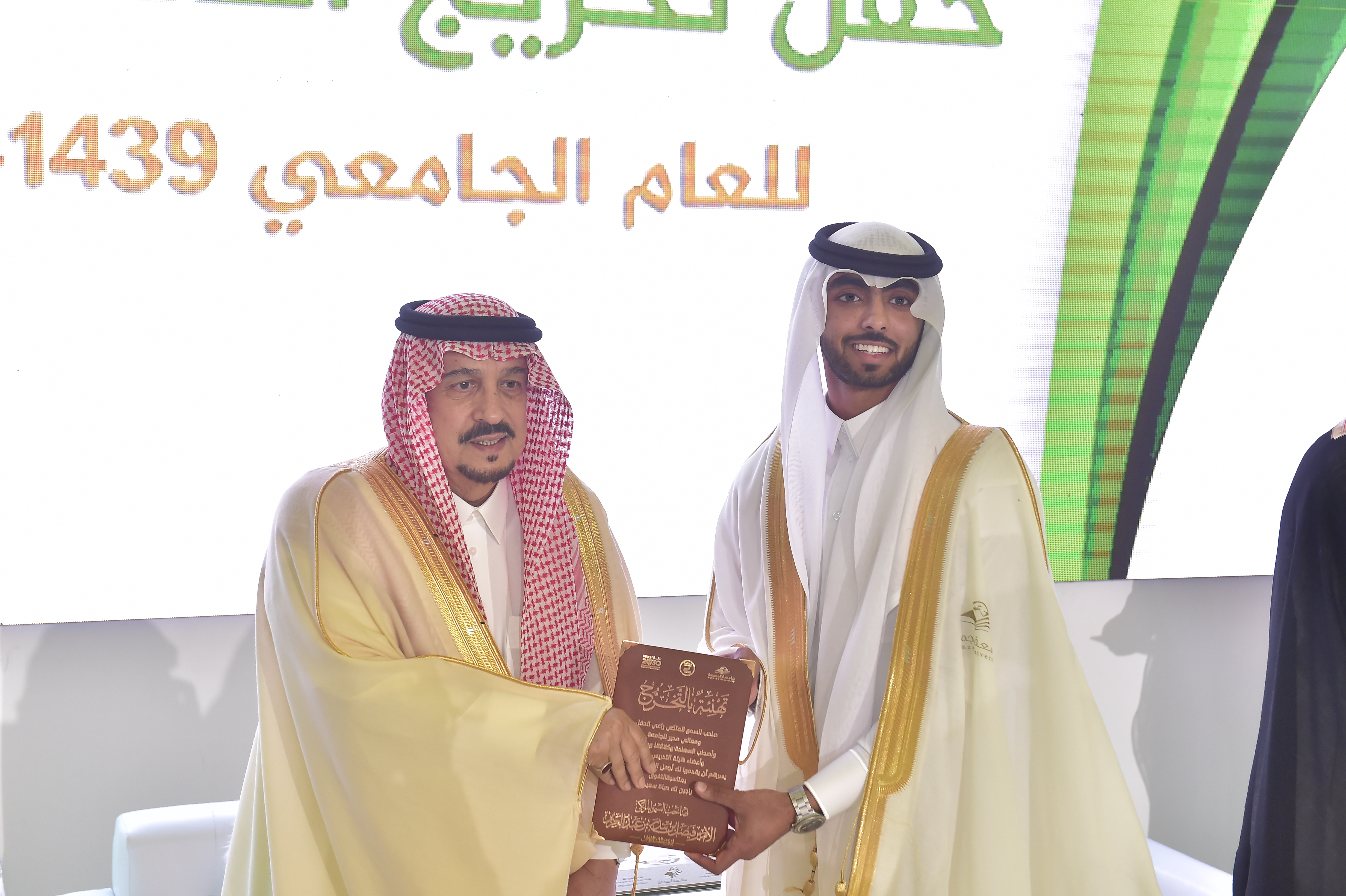 الجامعة تحتفل بتخريج الدفعة العاشرة من طلابها برعاية سمو أمي…