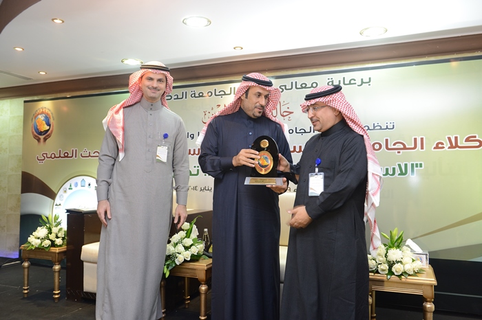 الجامعة تنظم ملتقى وكلاء الجامعات السعودية للدراسات العليا و…