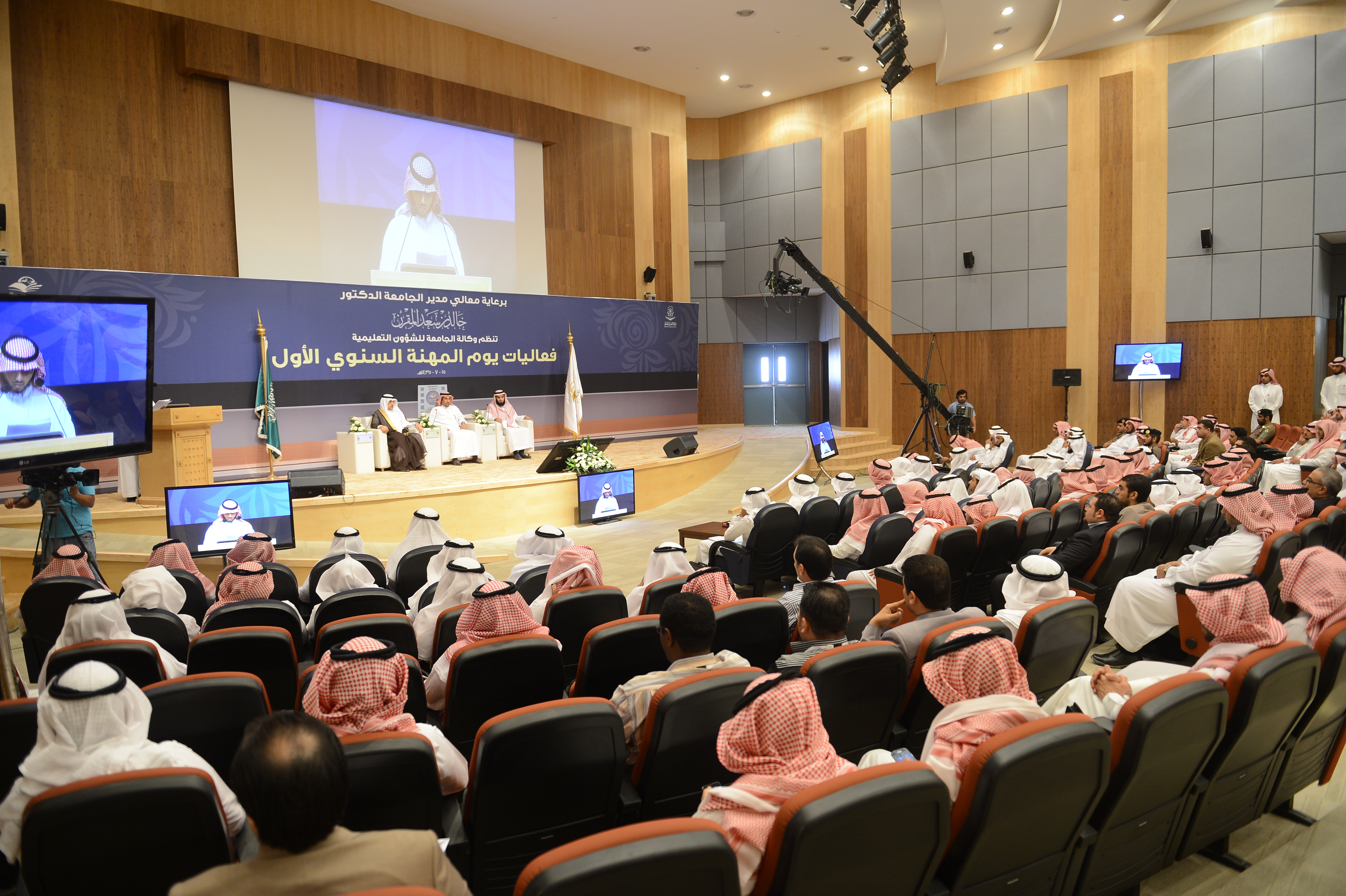 الجامعة تقيم يوم المهنة السنوي الأول