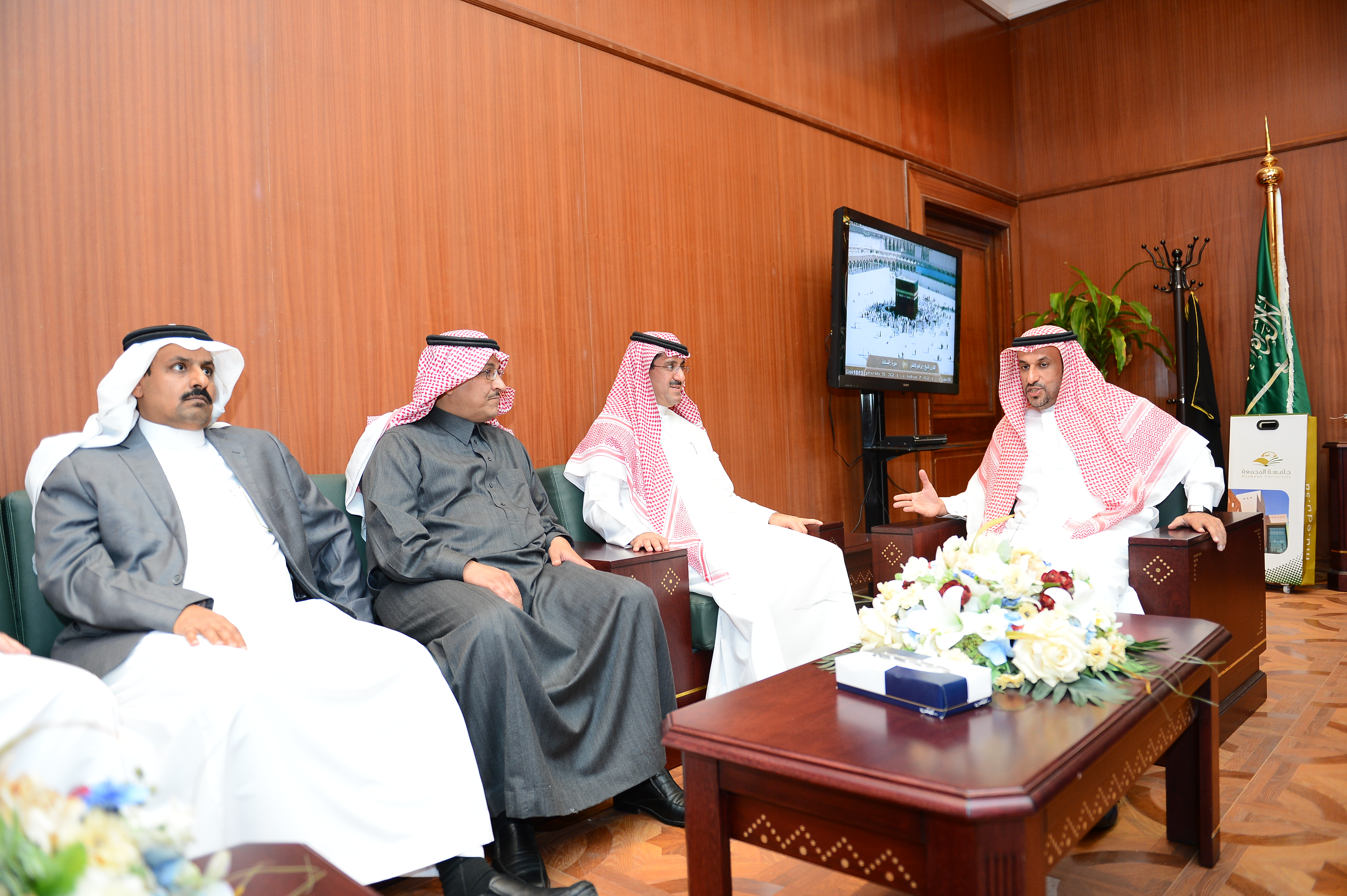 توقيع اتفاقية تعاون مشترك بين الجامعة ومؤسسة الملك عبدالعزيز…