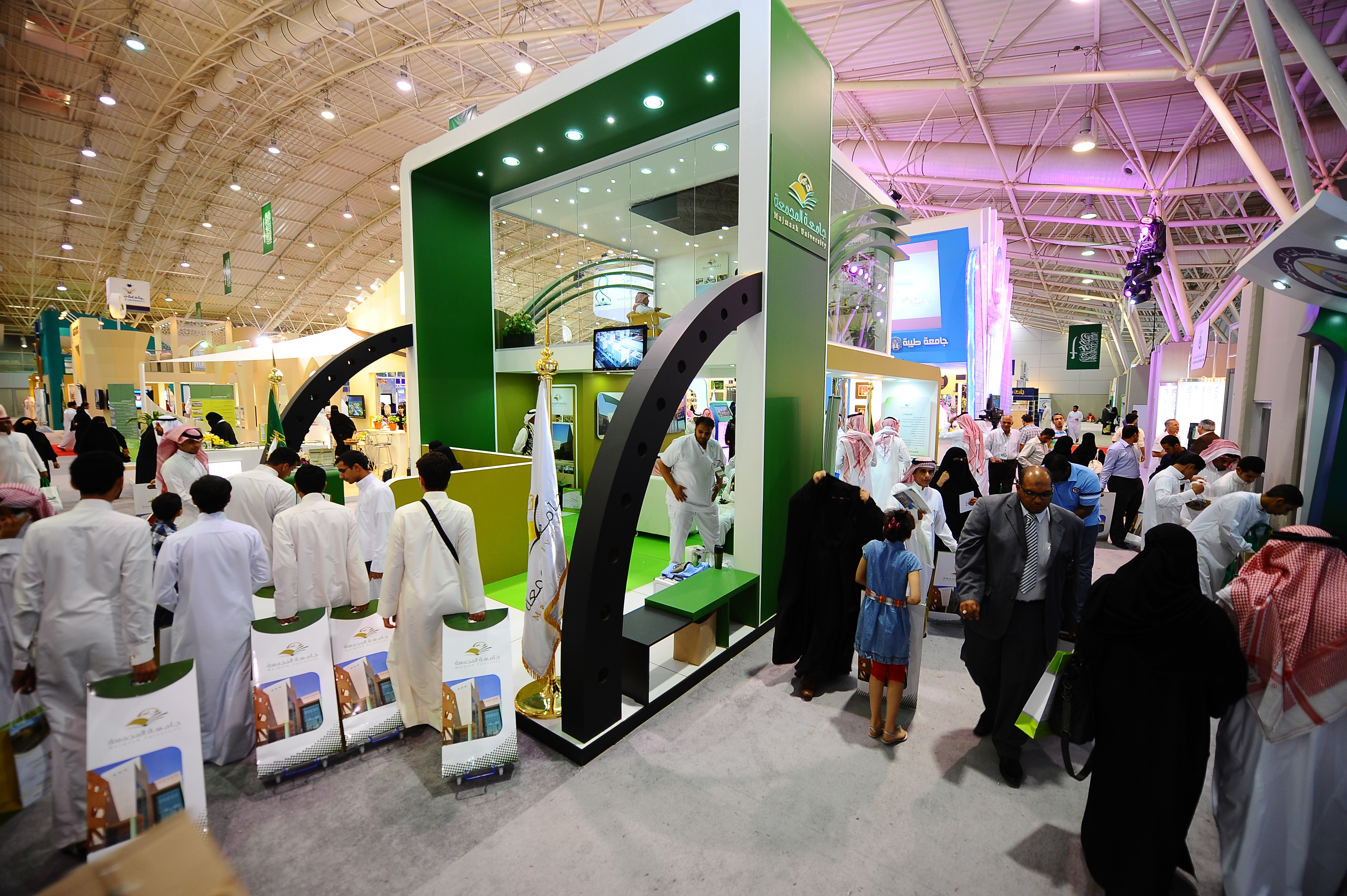 الجامعة تشارك في المعرض والمؤتمر الدولي للتعليم العالي الثال…