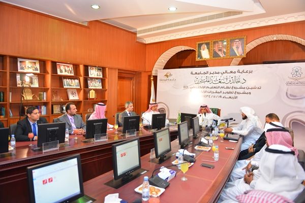 الجامعة تدشن مشروع نظام بيئة التعلم الإلكتروني D2L ومشروع تط…