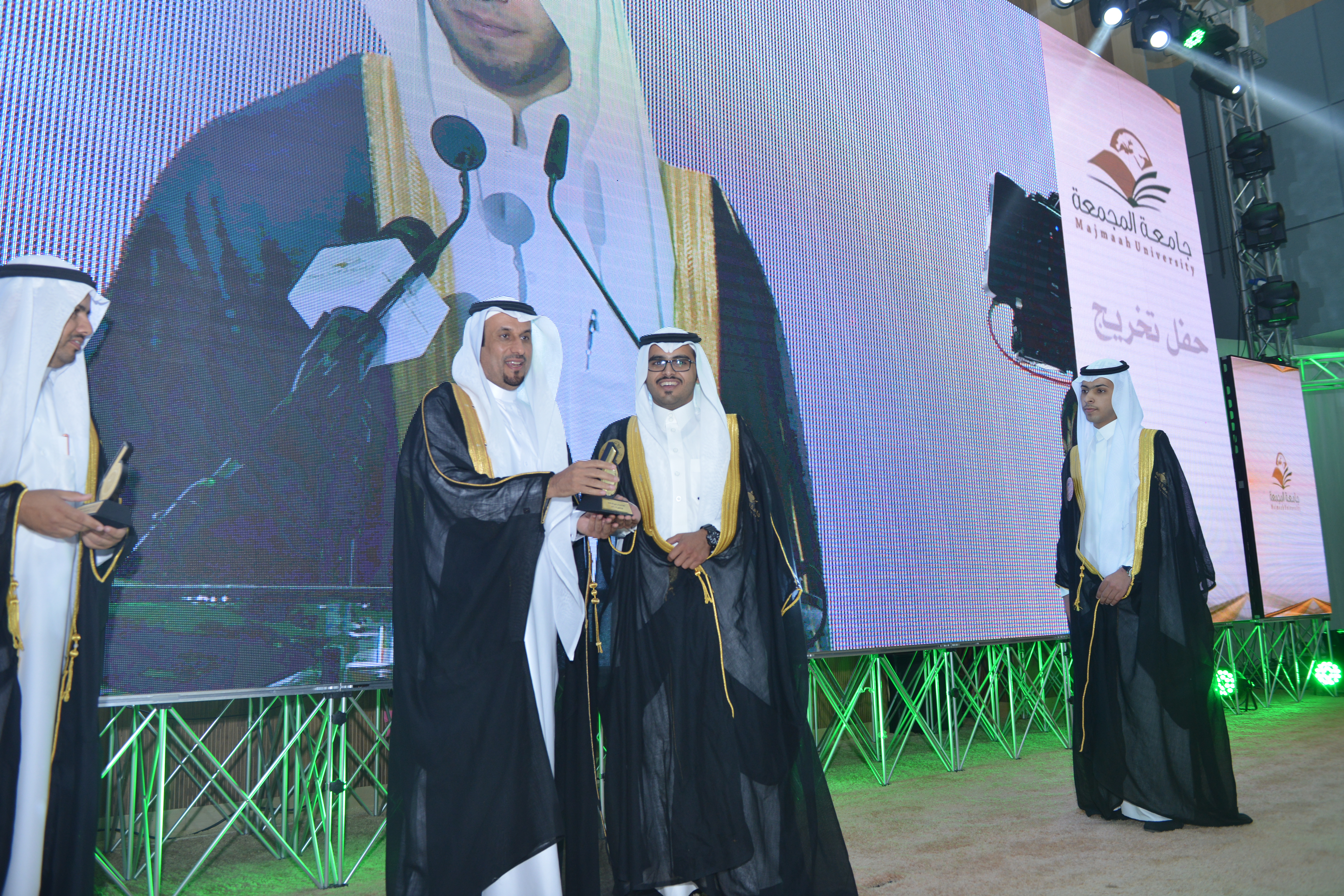 الجامعة تحتفل بتخريج الدفعة السادسة من طلابها للعام الجامعي…