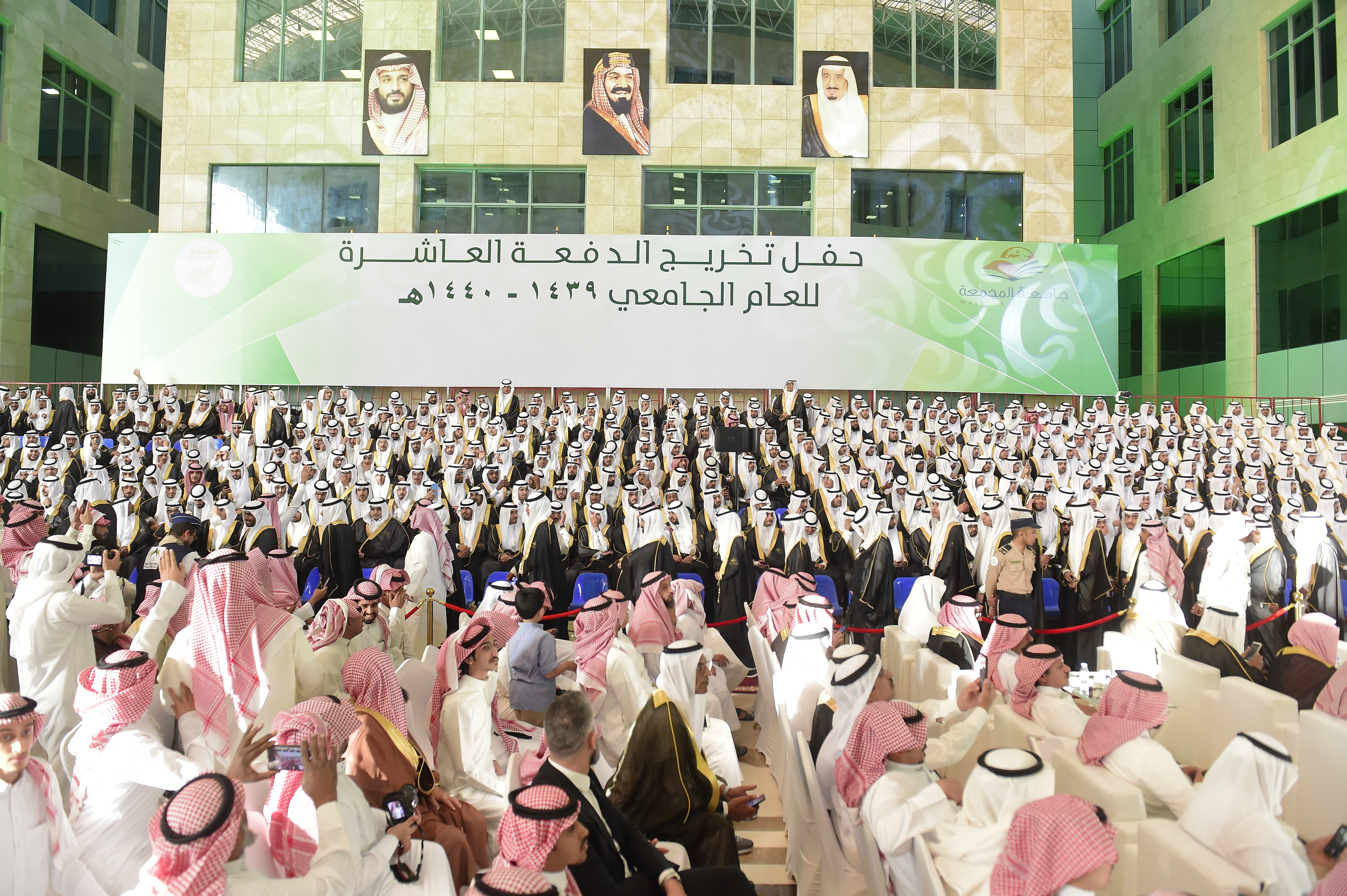 الجامعة تحتفل بتخريج الدفعة العاشرة من طلابها برعاية سمو أمي…