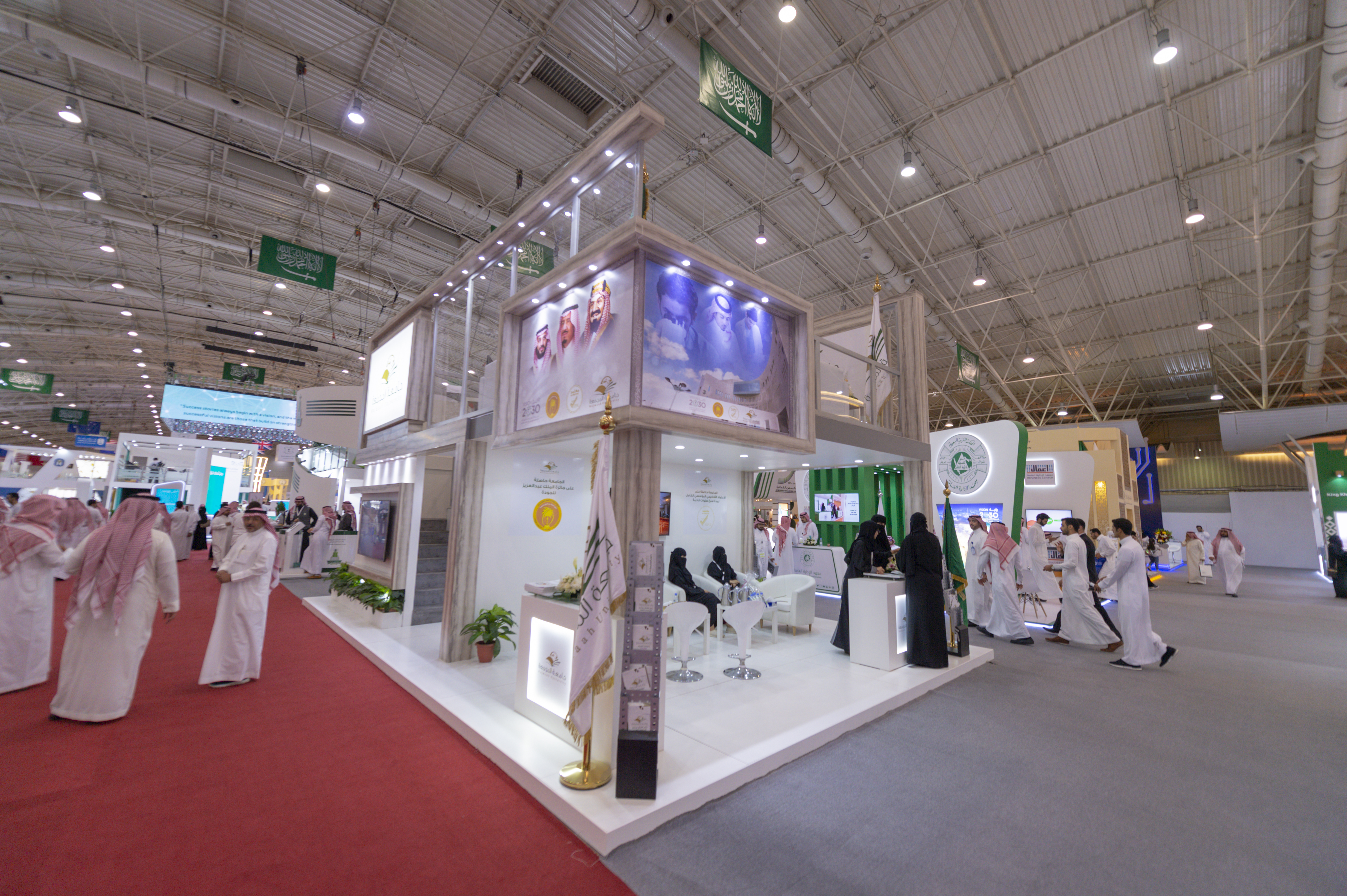 الجامعة تشارك في المعرض والمؤتمر الدولي الثامن للتعليم العال…
