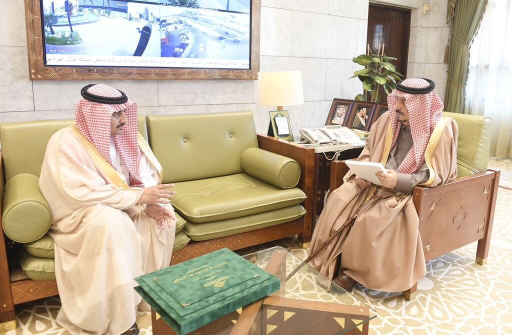 أمير منطقة الرياض يستقبل في مكتبه رئيس الجامعة ، ويتسلم سموه…