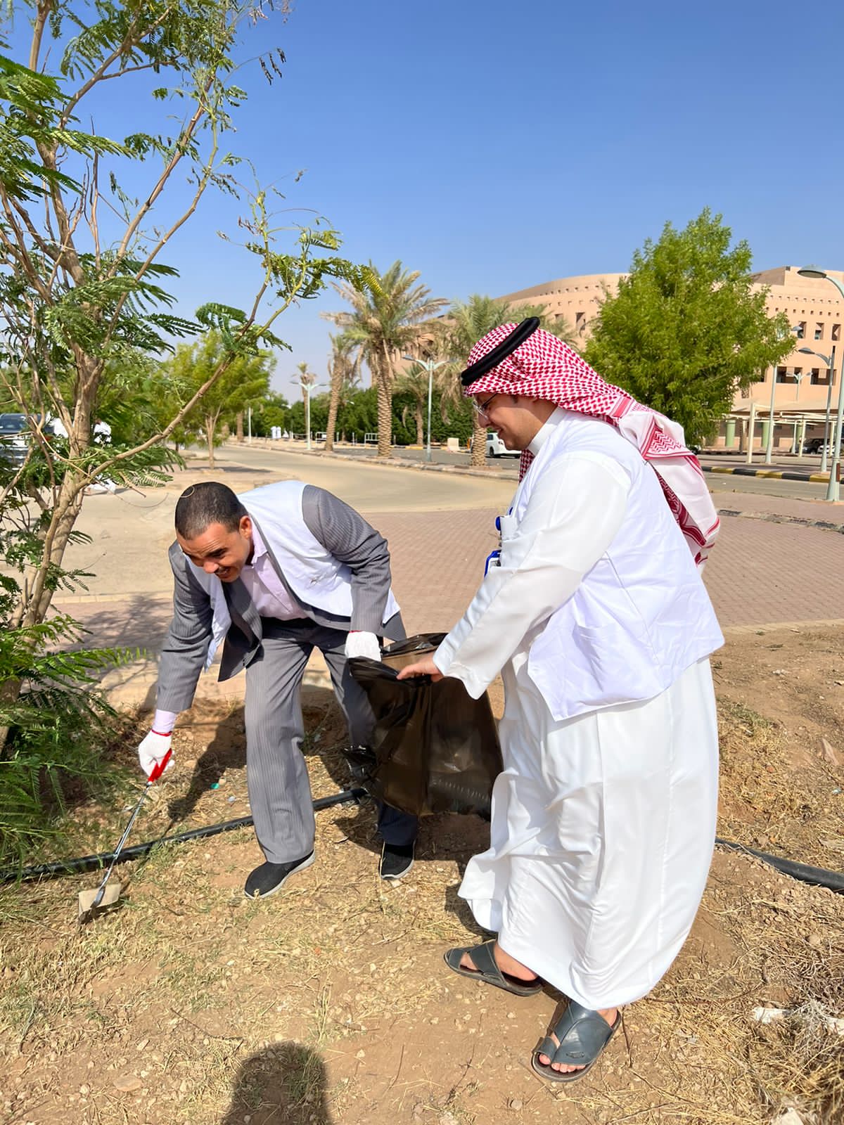 امتداداً لمراحل تنفيذ "مبادرة تحسين بيئة المدن الجامعية" : الإدارة وبالتعاون مع كلية إدارة الأعمال تُنفذ نشاط المبادرة