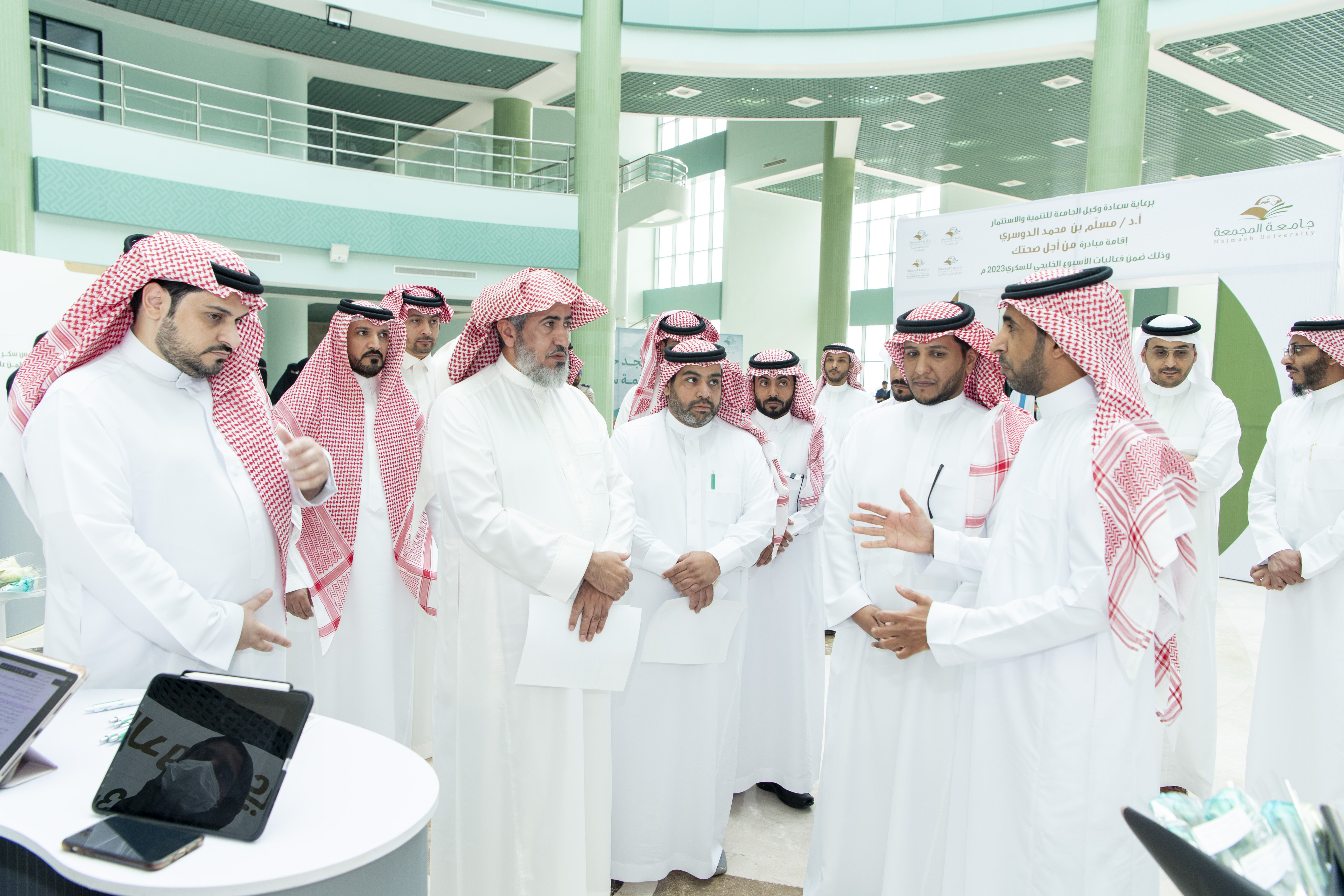 سعادة وكيل الجامعة للتنمية والإستثمار يفتتح فعاليات معرض من (أجل صحتك)