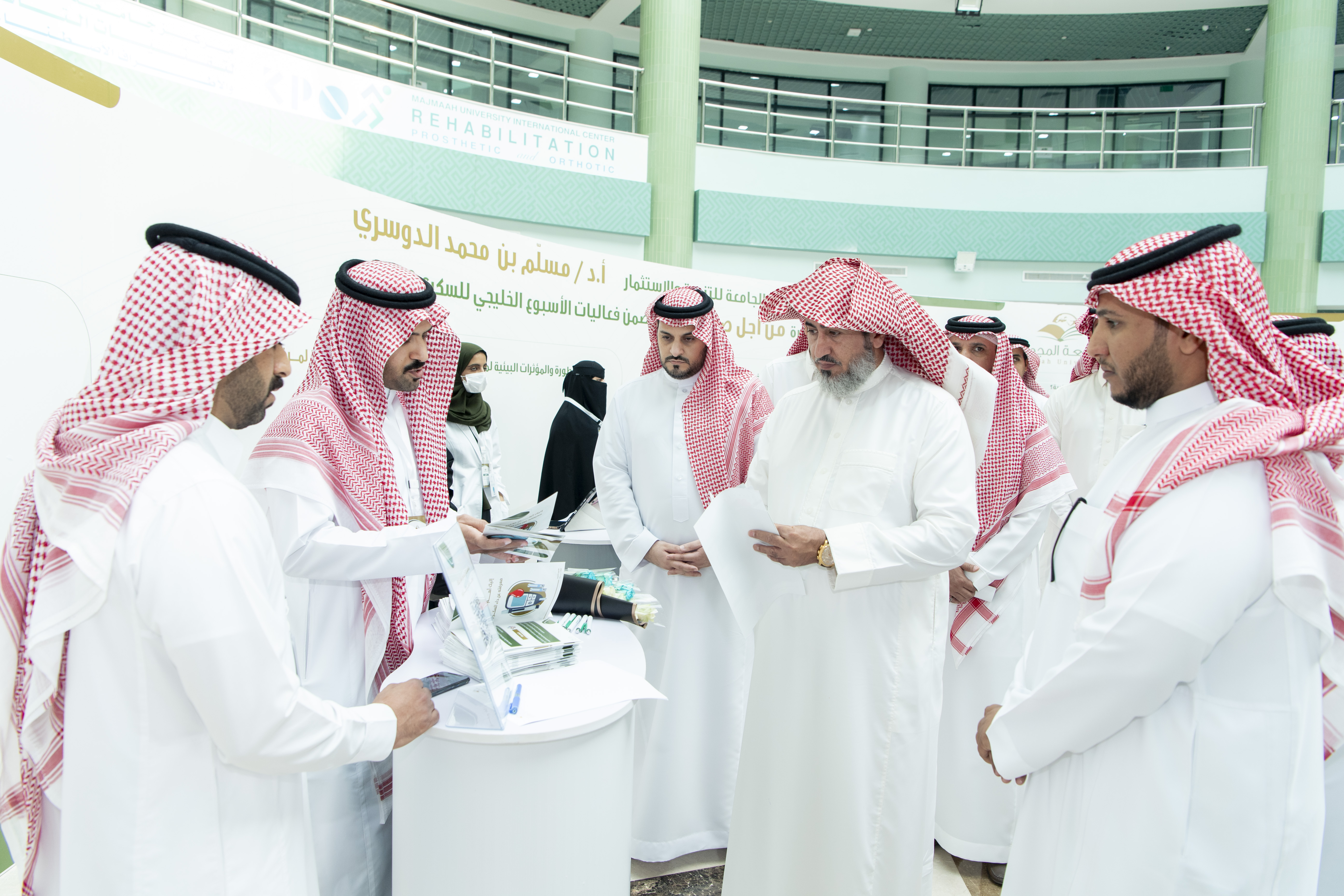 سعادة وكيل الجامعة للتنمية والإستثمار يفتتح فعاليات معرض من (أجل صحتك)