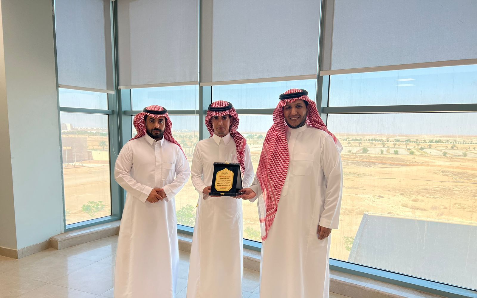 مدير عام الإدارة يُكرم عدد من منسوبي الإدارة نظير جهودهم