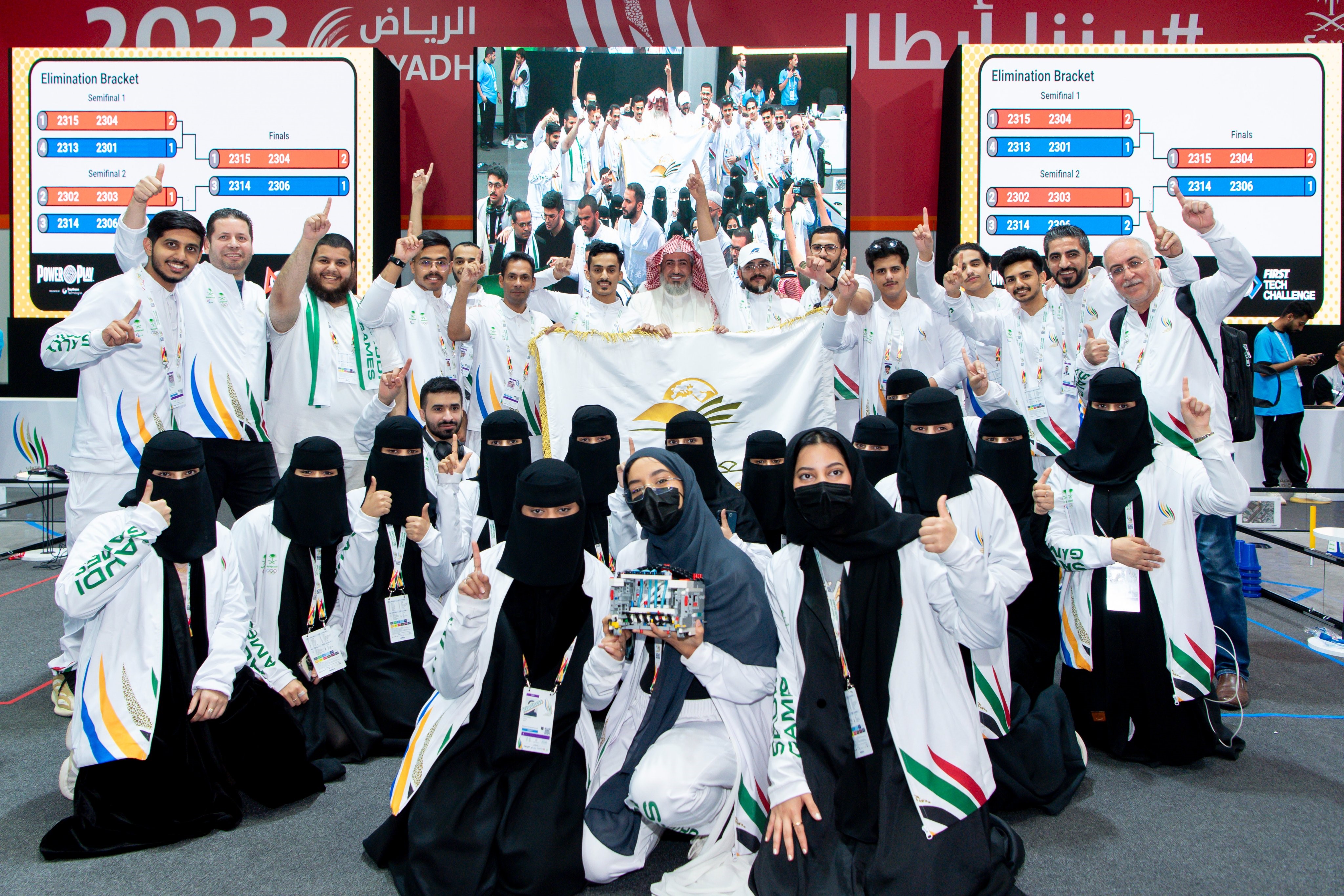 نادي الروبوت من خلال فريق طلبة الجامعة يحصد جوائز مسابقة الر…