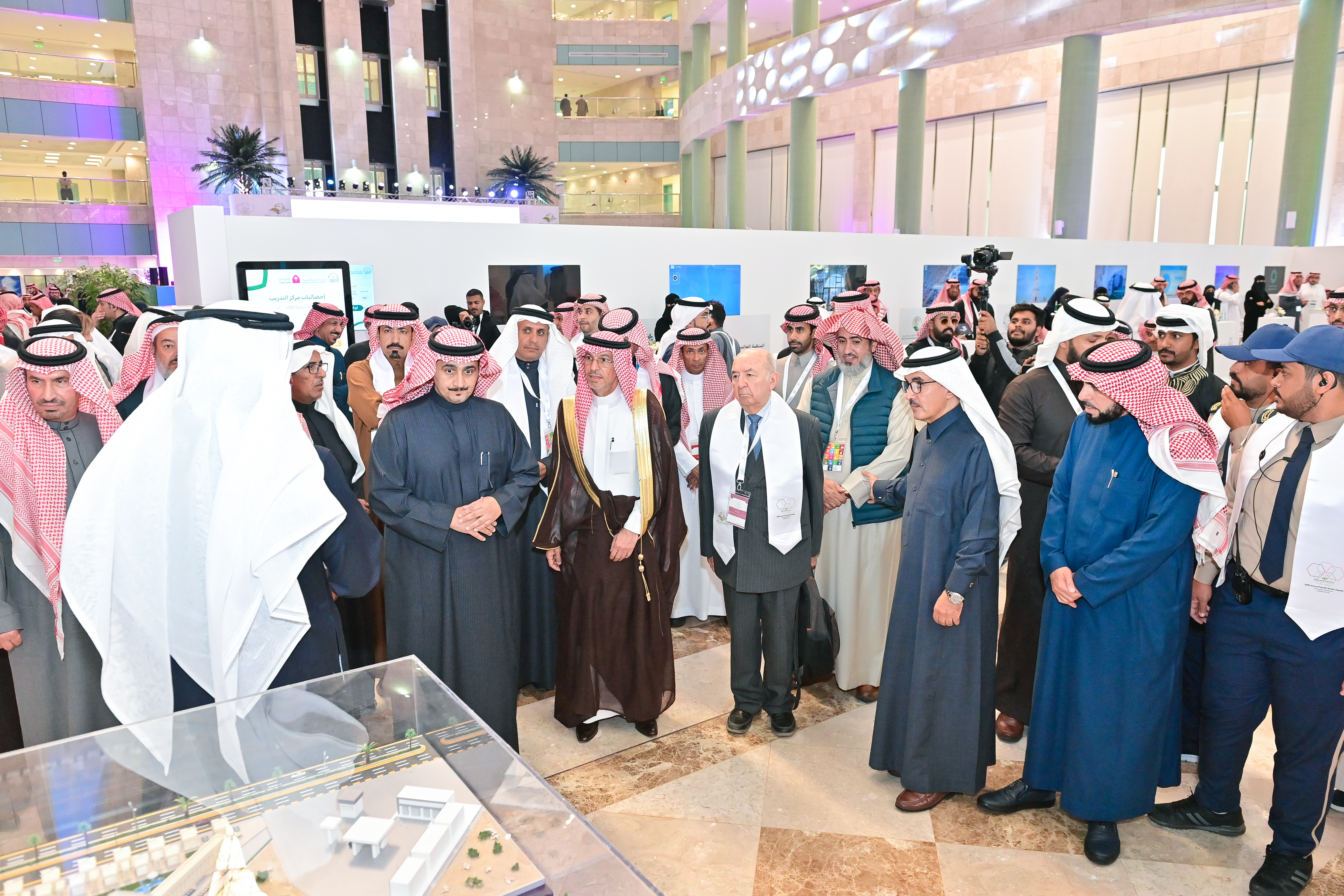الجامعة تقيم المؤتمر الدولي : ( الجامعات وأهداف التنمية المس…