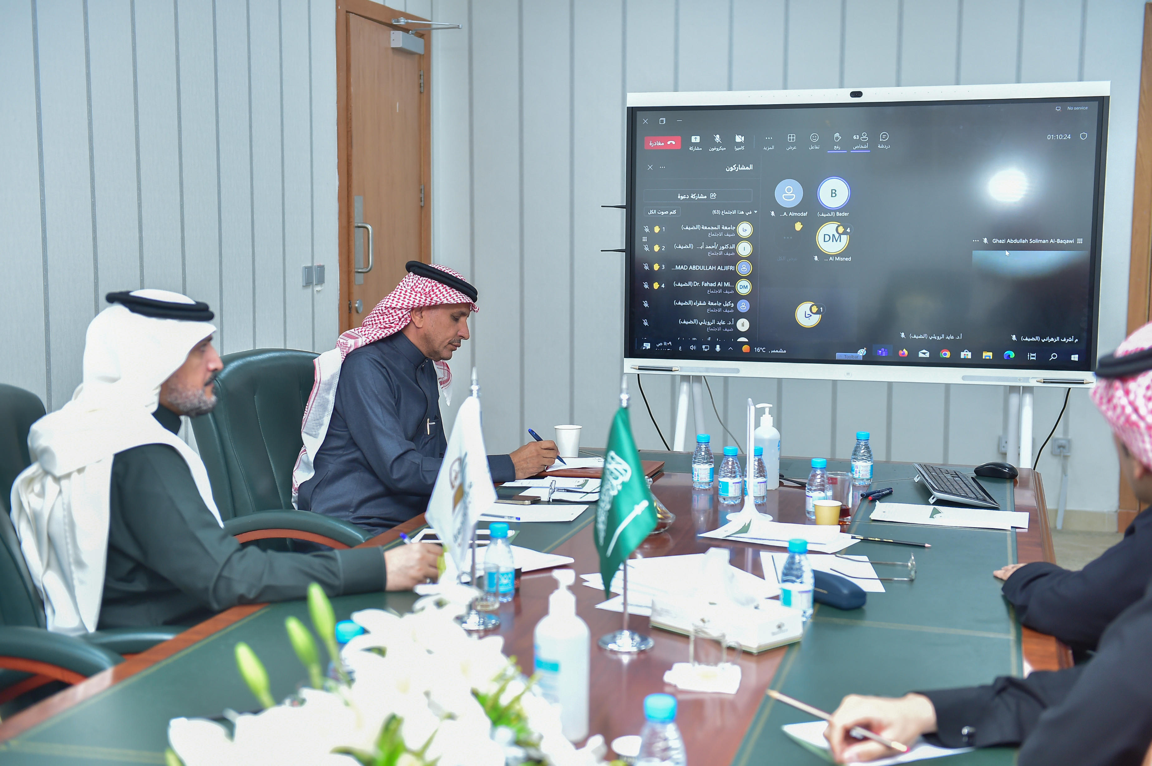 برئاسة وكيل الجامعة للتنمية والاستثمار فريق عمل الجامعة يشارك في ورشة عمل المشاريع وعقود التشغيل وآليه عملها المنفذة (عن بعد) من قبل وزارة التعليم