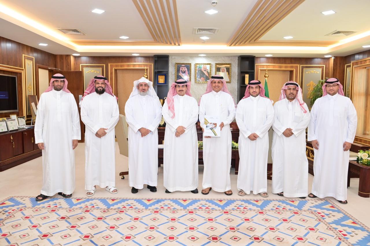 رئيس الجامعة يستقبل أعضاء لجنة إعداد الحساب الختامي