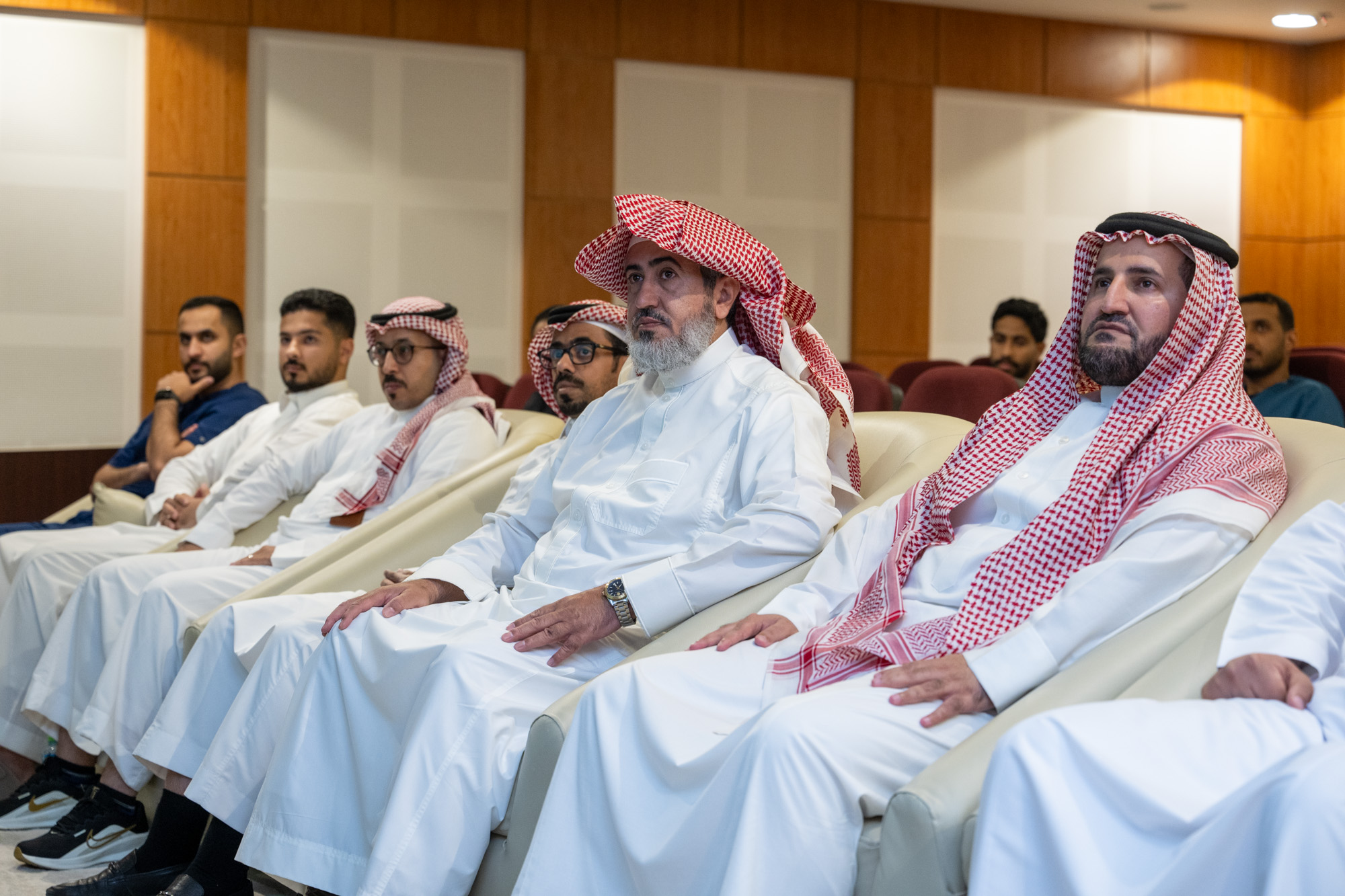 وكيل الجامعة للتنمية والاستثمار يحضر ختام برنامج اساسيات علاج الطب التقويمي