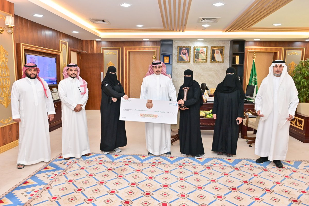 حصول الطالبة لطيفة الريس على كأس المركز الثالث للألعاب الإلك…