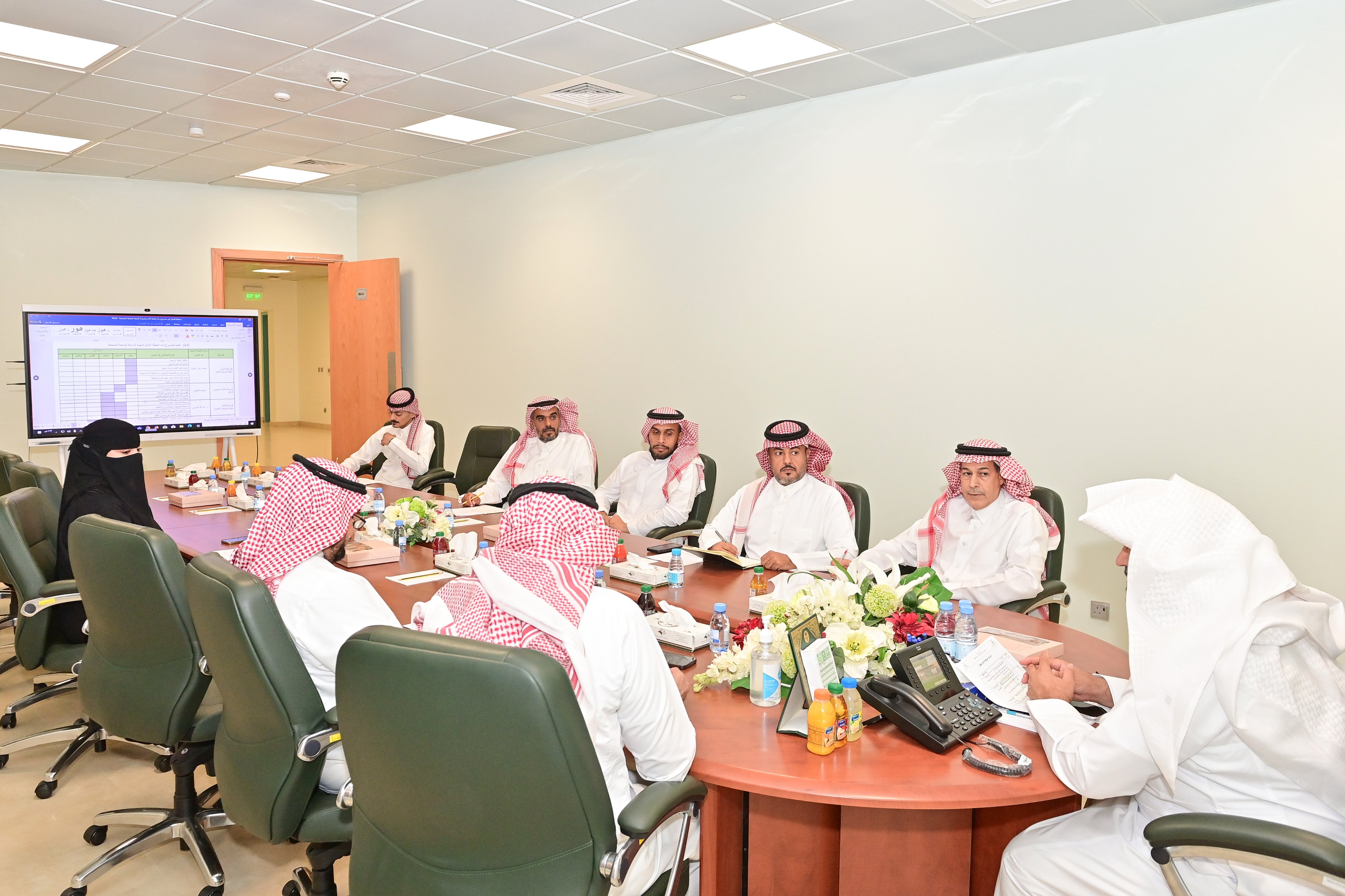 لجنة إعداد الخطة الاستراتيجية الرابعة للجامعة تعقد اجتماعها الأول