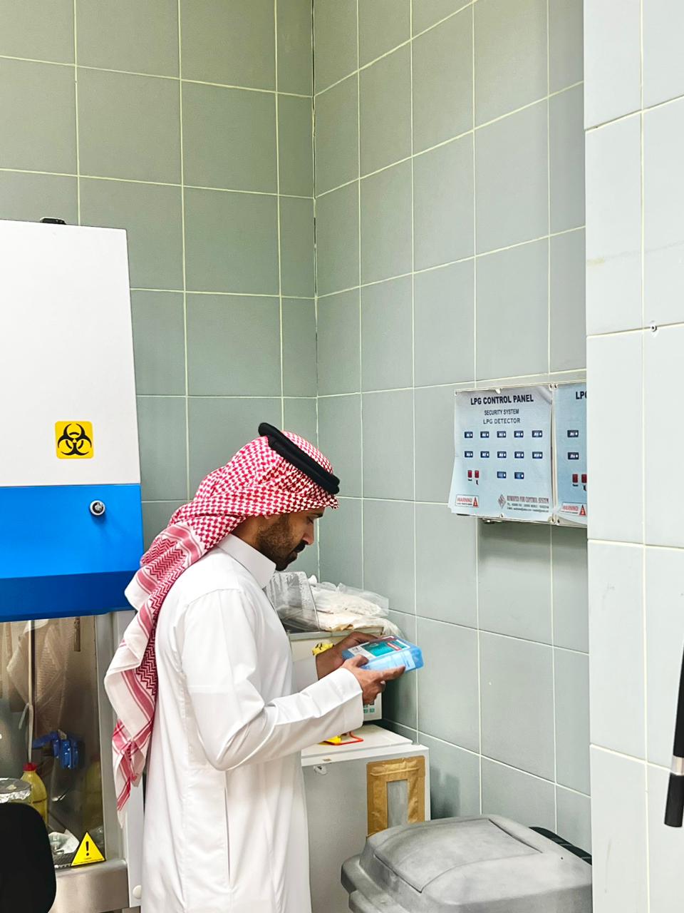 الإدارة تُنفذ جولات ميدانية لمتابعة اشتراطات السلامة و الصحة المهنية و البيئة بمقرات الجامعة