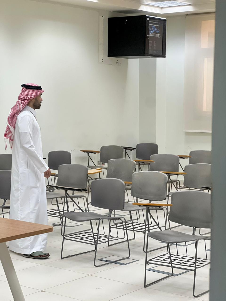الإدارة تُنفذ جولات ميدانية لمتابعة اشتراطات السلامة و الصحة المهنية و البيئة بمقرات الجامعة