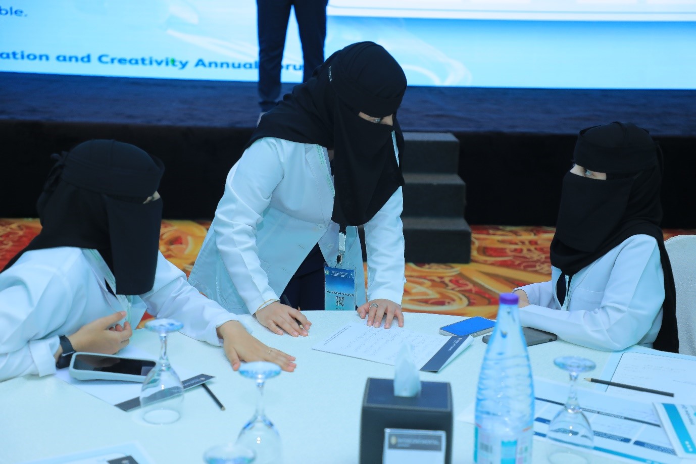 مشاركة طلاب كلية التمريض في الملتقى السنوي الثاني للابتكار والإبداع 2024 للإدارة العامة للخدمات الصحية بوزارة الدفاع