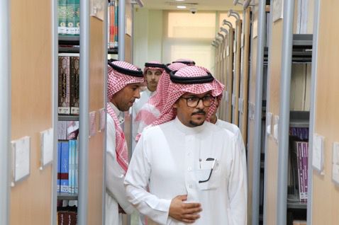 زيارة طلاب كلية التربية للمكتبة المركزية