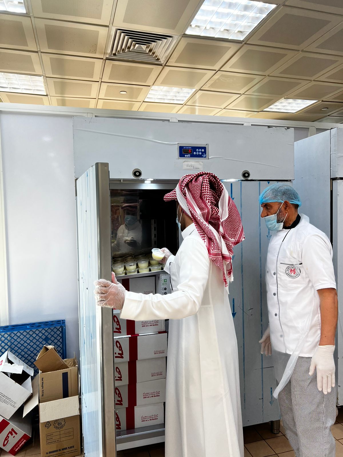 الصحة المهنية و البيئة: تُنفذ عدد من الجولات لمطاعم و بوفيهات بمرافق الجامعة