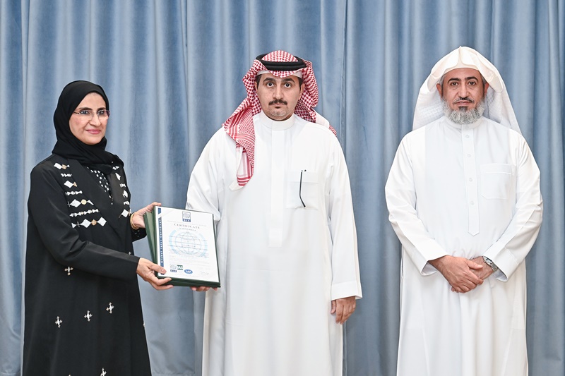 تسليم الشهادة 
