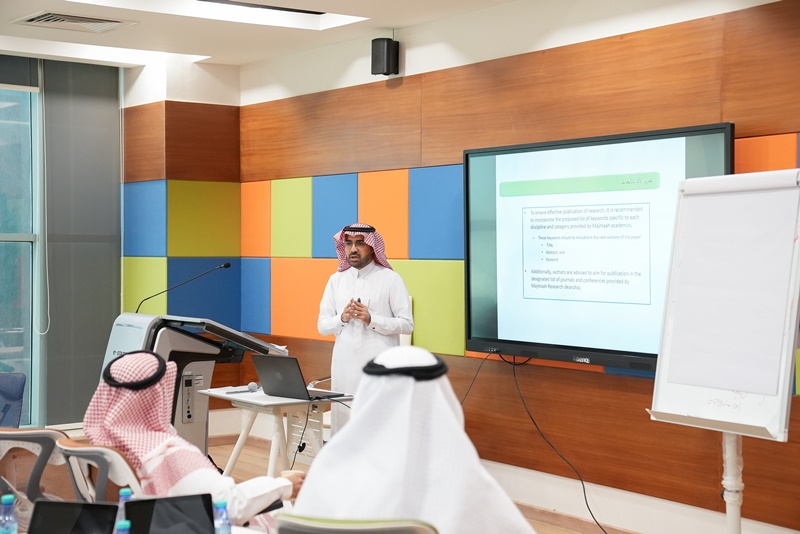 عميد عمادة الدراسات العليا والبحث العلمي سعادة د. علي بن عبدالكريم السعوي