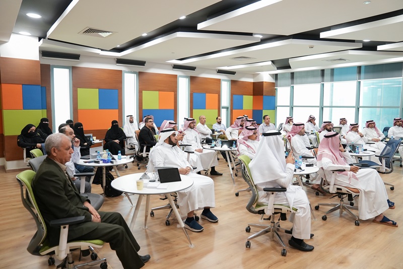 جانباً من الحضور لورشة العمل "دور جهات الجامعة المختلفة في تحسين تصنيف الجامعة"