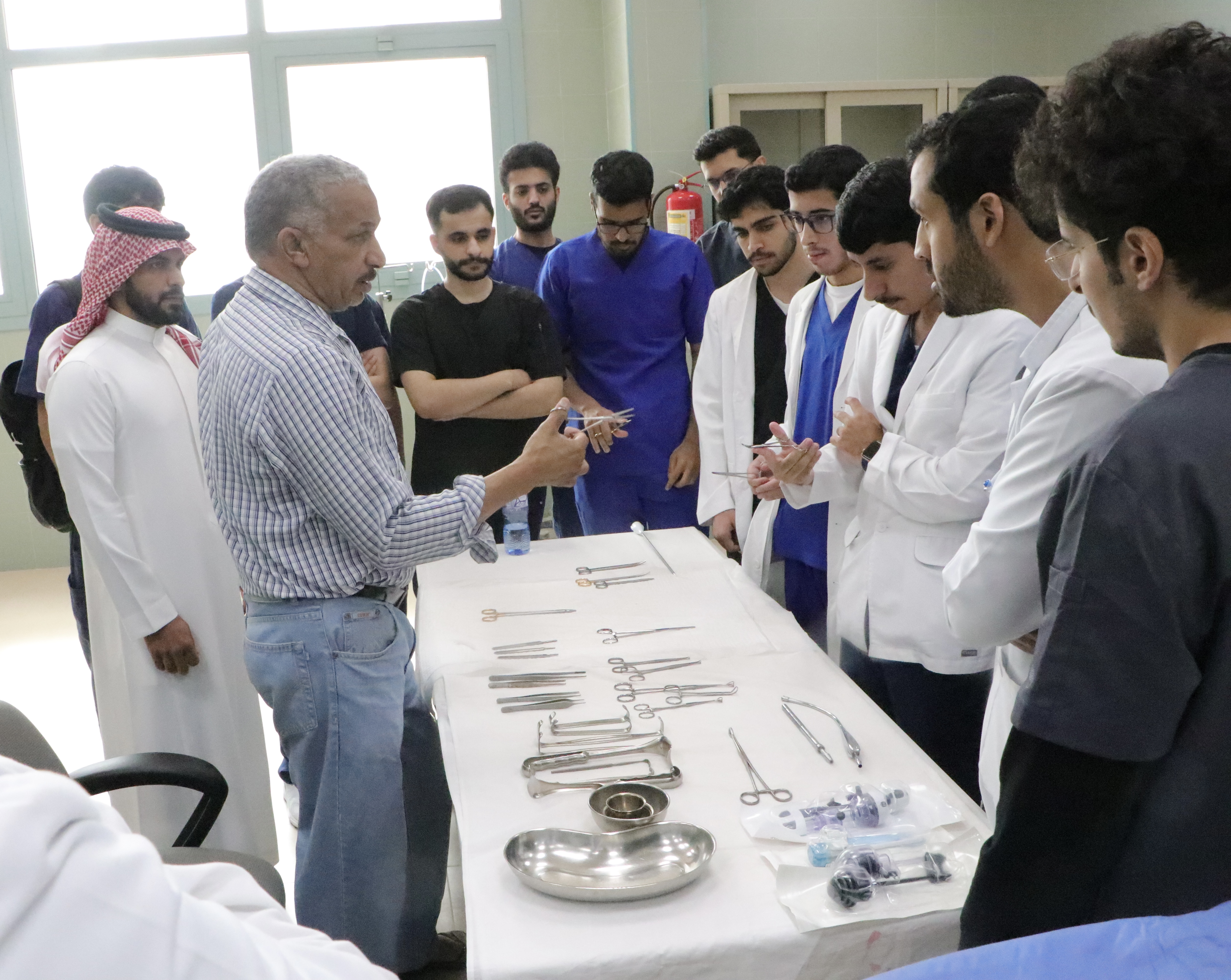 كلية الطب تقيم عدد من الدورات التدريبية في الجراحة بالتعاون مع منصة ارتقاء