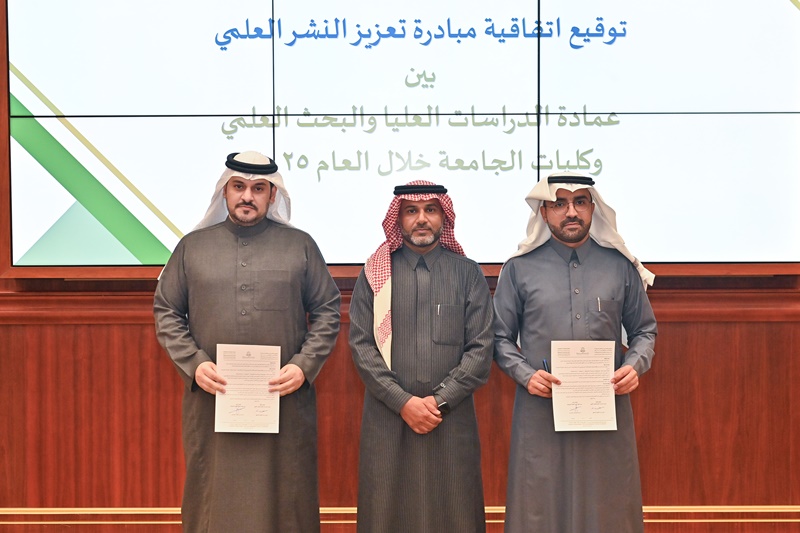 جانب من توقيع الاتفاقيات