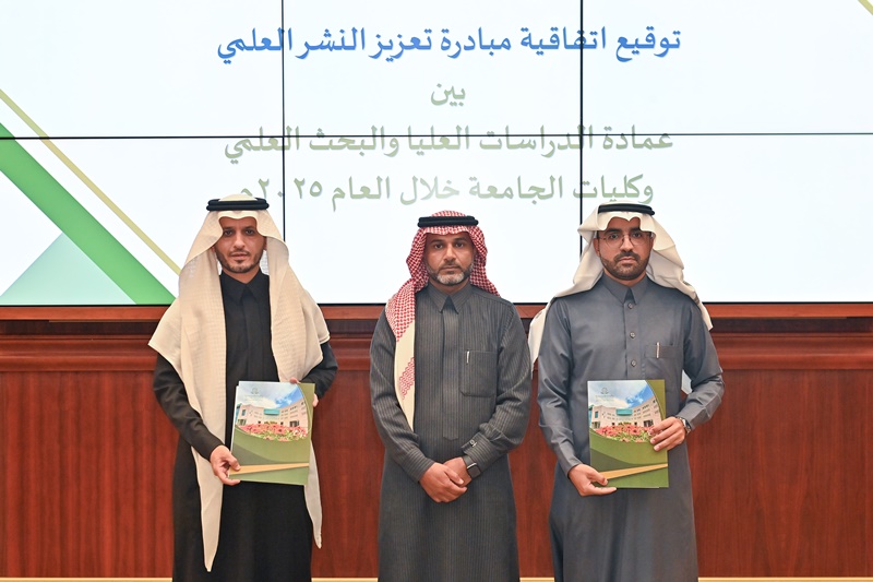 جانب من توقيع الاتفاقيات