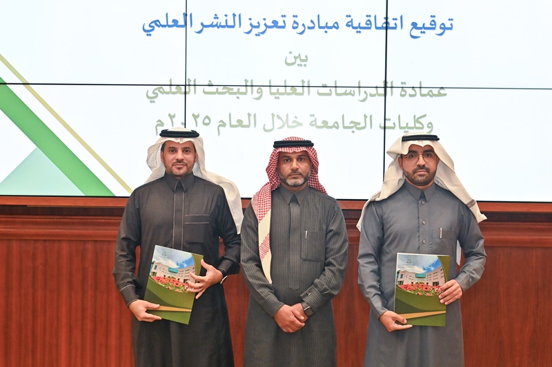 جانب من توقيع الاتفاقيات