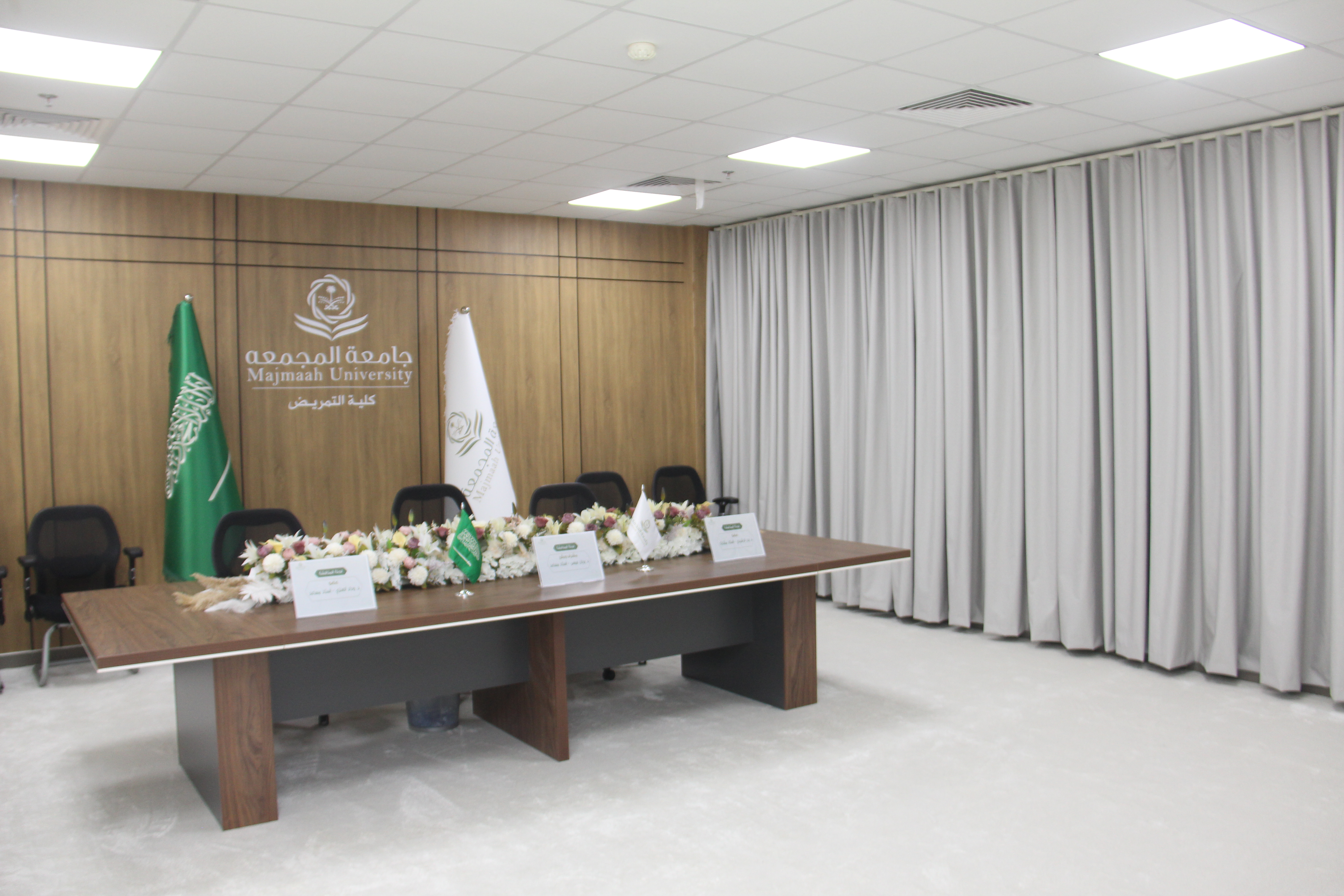 عميد ‫كلية التمريض تفتتح قاعة مناقشات الدراسات العليا والبحث العلمي‬
