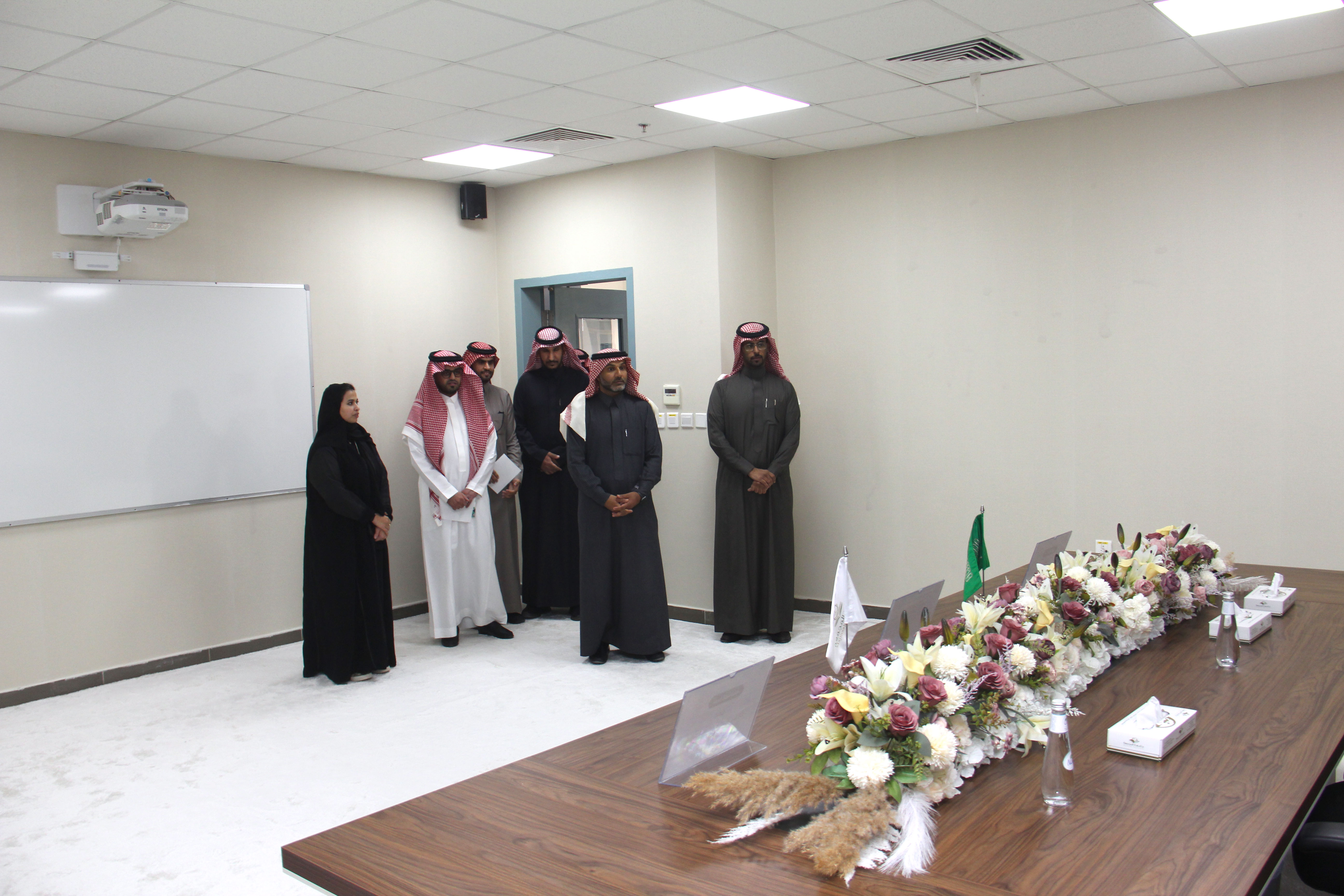 وكيل الجامعة للدراسات العليا والبحث العلمي والمشرف على الكليات الصحية في زيارة تفقدية لكلية التمريض