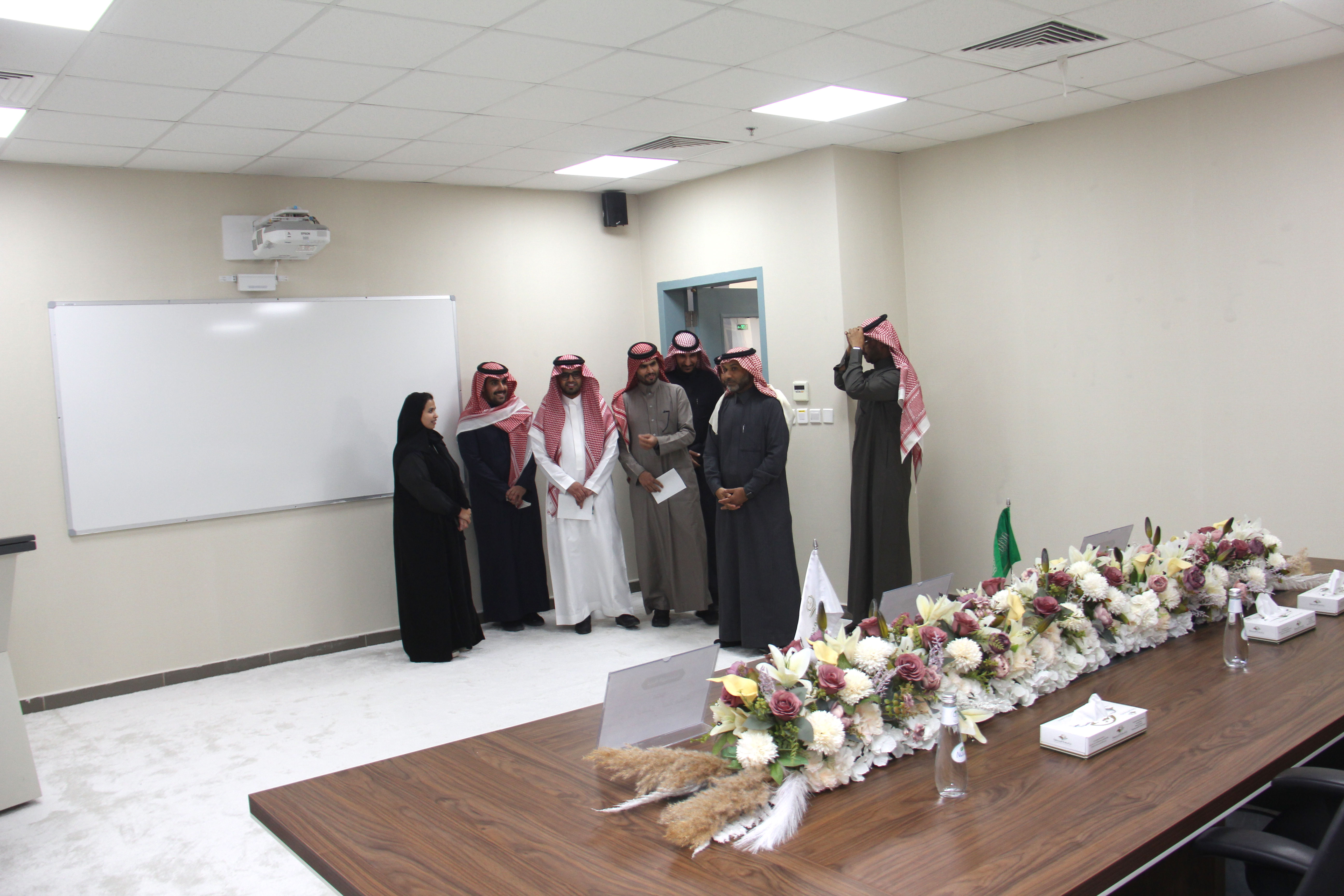 وكيل الجامعة للدراسات العليا والبحث العلمي والمشرف على الكليات الصحية في زيارة تفقدية لكلية التمريض