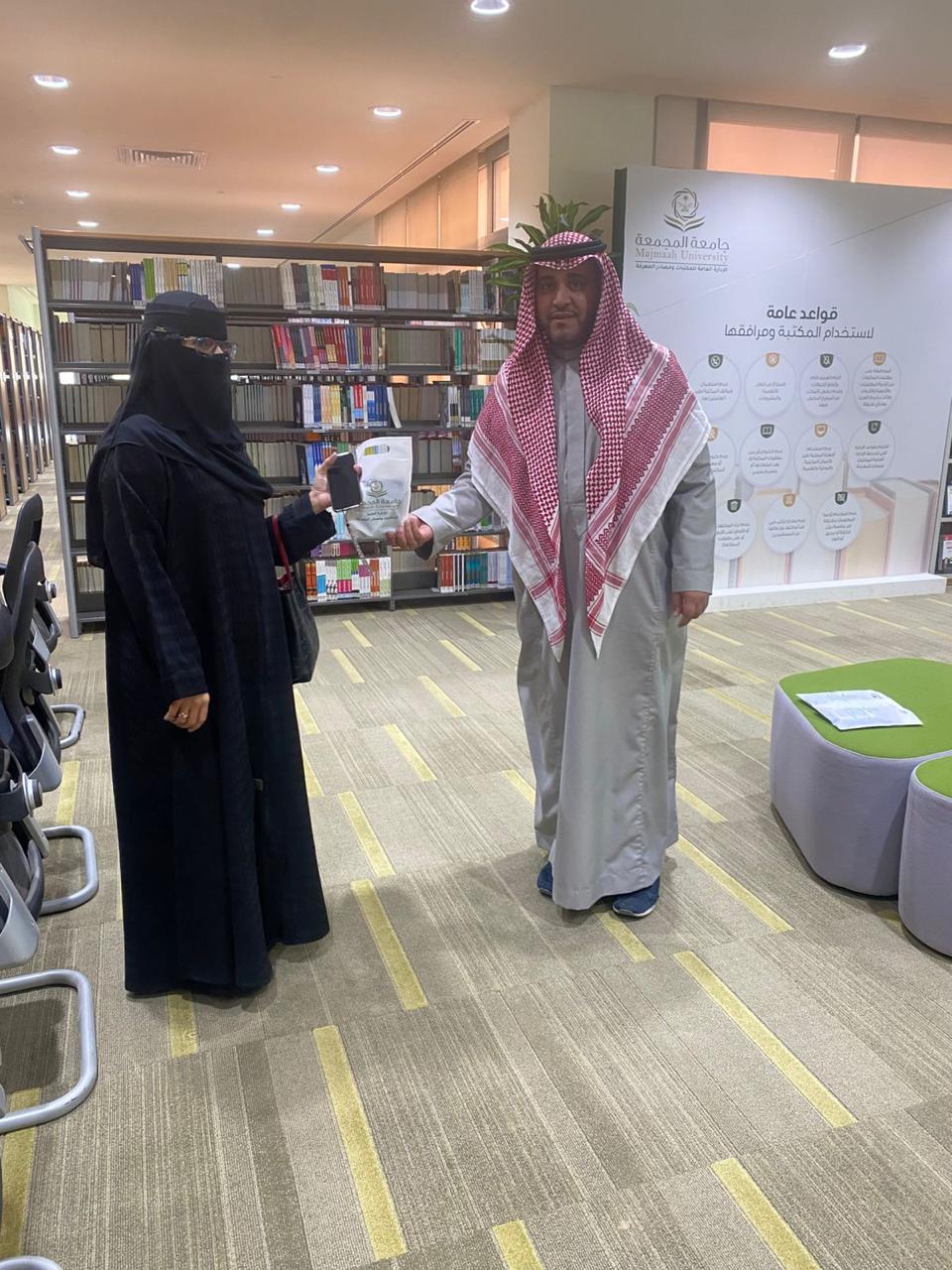 طالبات كلية التمريض في زيارة لمكتبة جامعة المجمعة المركزية