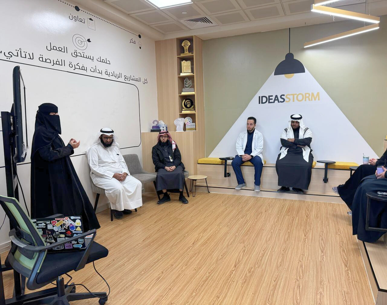 مركز الابتكار يستقبل وفد كلية الطب لتعزيز الابتكار وريادة الأعمال في المجال الصحي