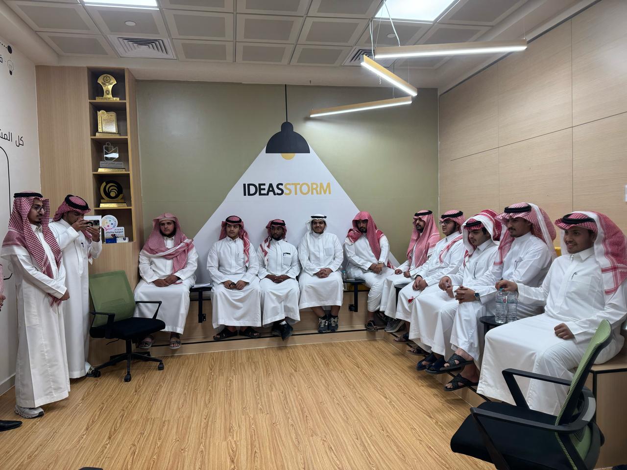 مركز الابتكار وريادة الأعمال يستقبل منسوبي كلية الشريعة والقانون