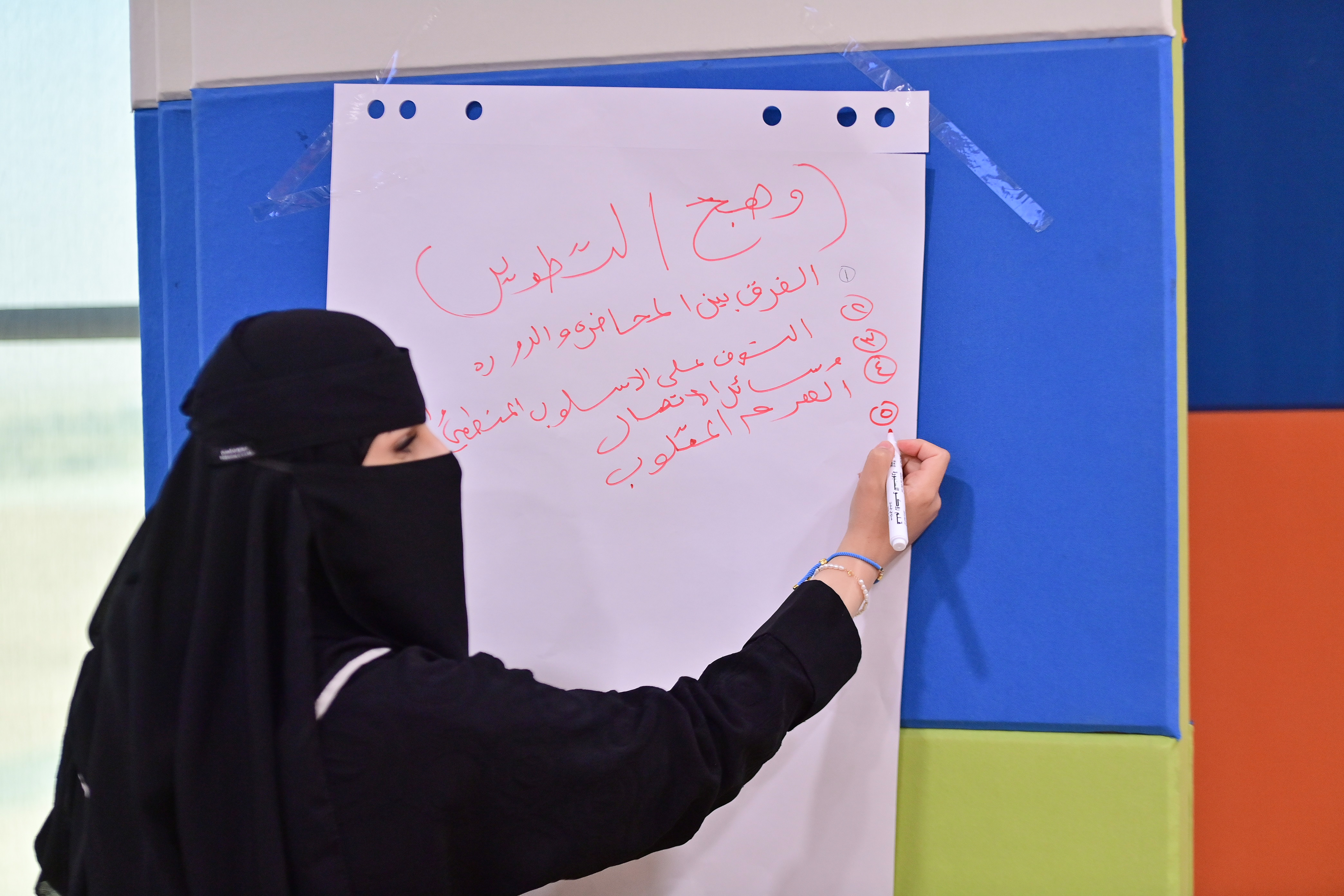 الإعلام وصناعة المحتوى البصري 
