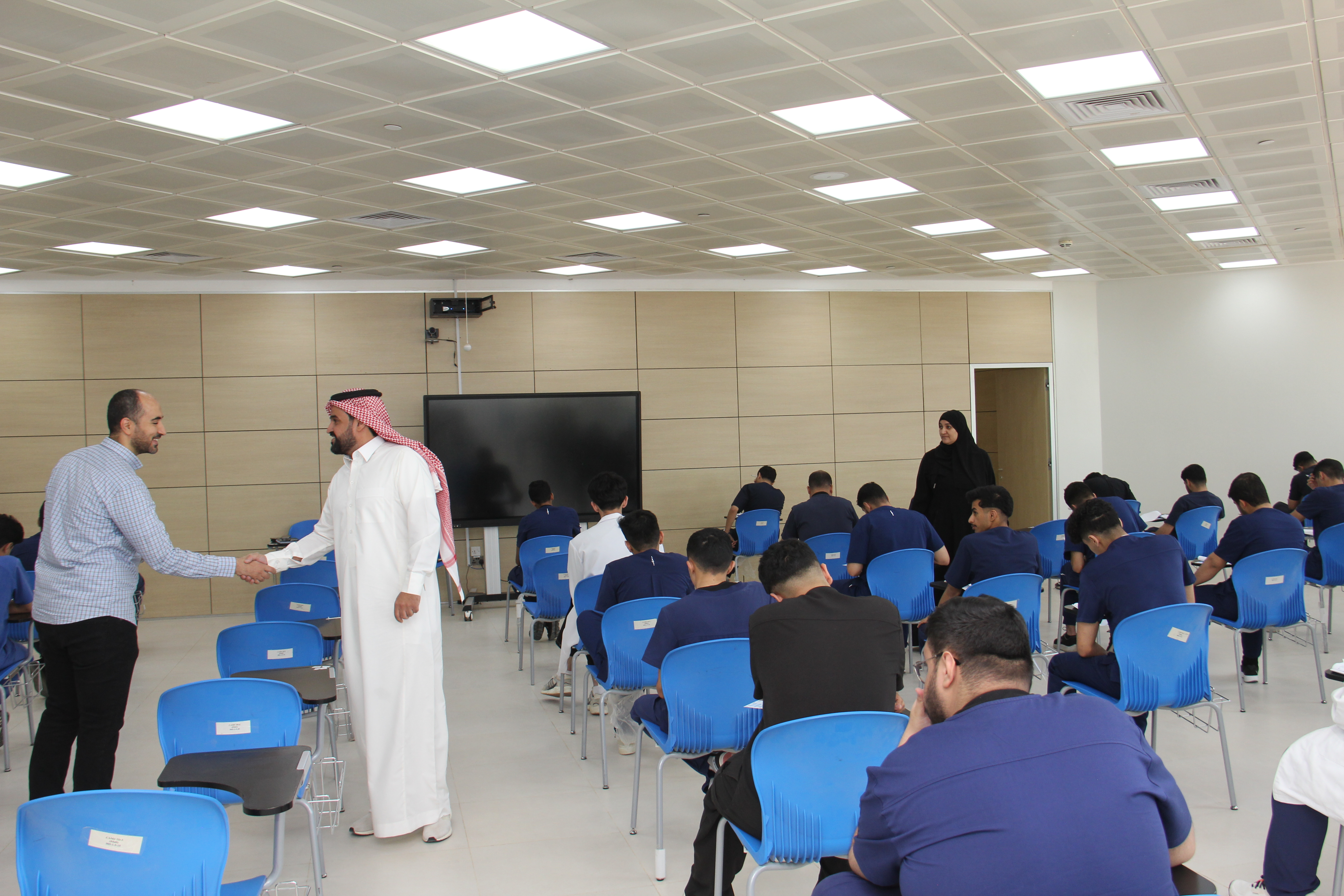 عميد كلية التمريض تتفقد سير الاختبارات النهائية للعام الجامعي 1446هـ