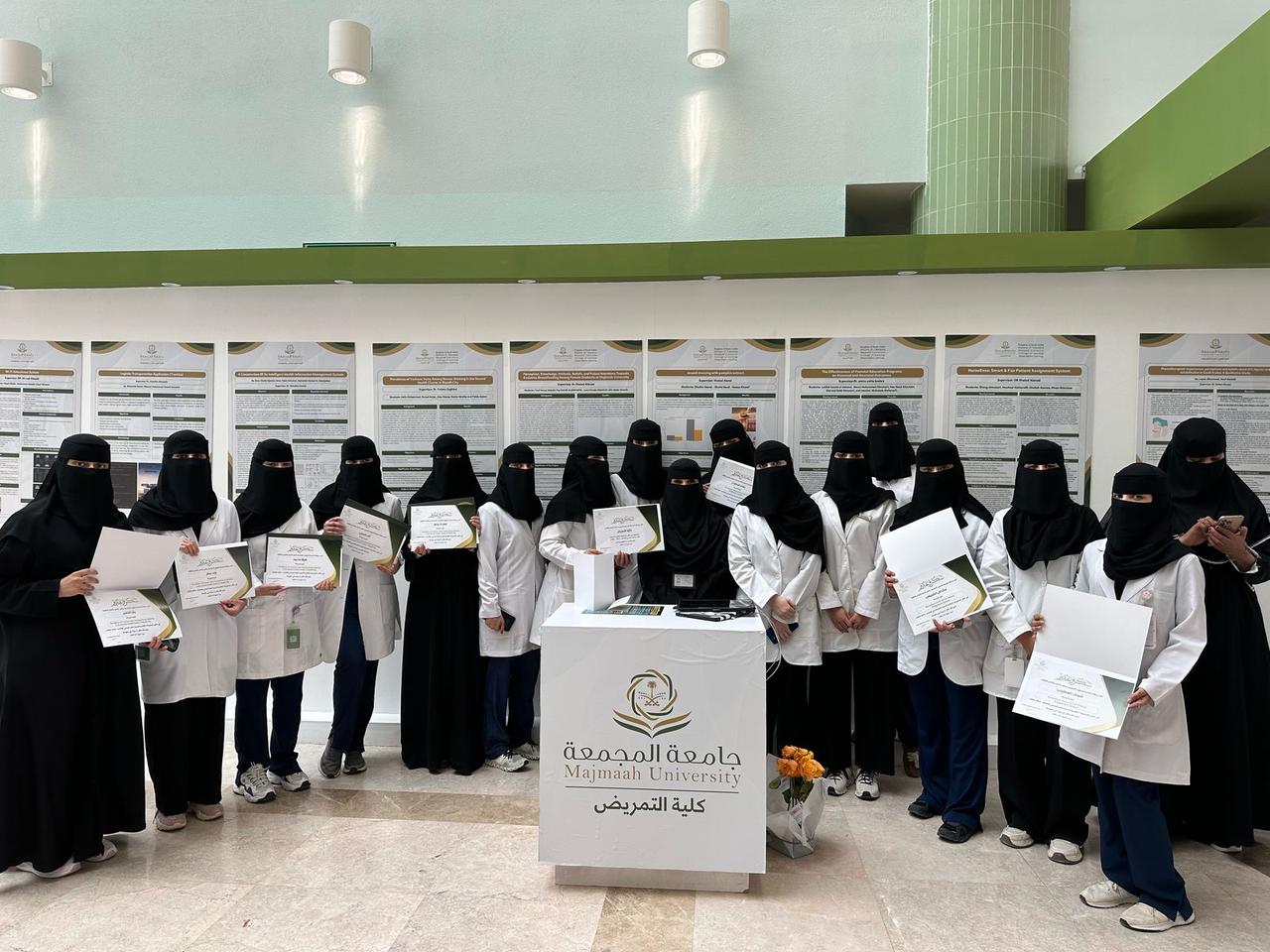 طالبات كلية التمريض يحصدن المركزين الأول والثاني في "ملتقى المشروعات الطلابية المتميزة"